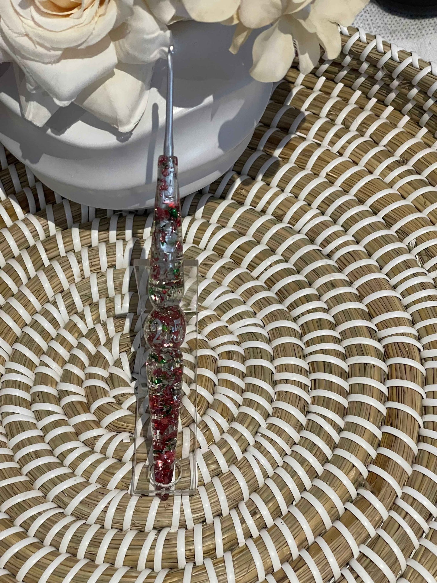 Mistletoe Pixie Resin Crochet Hook ā 2.5mm Clover Armour šš§āāļø