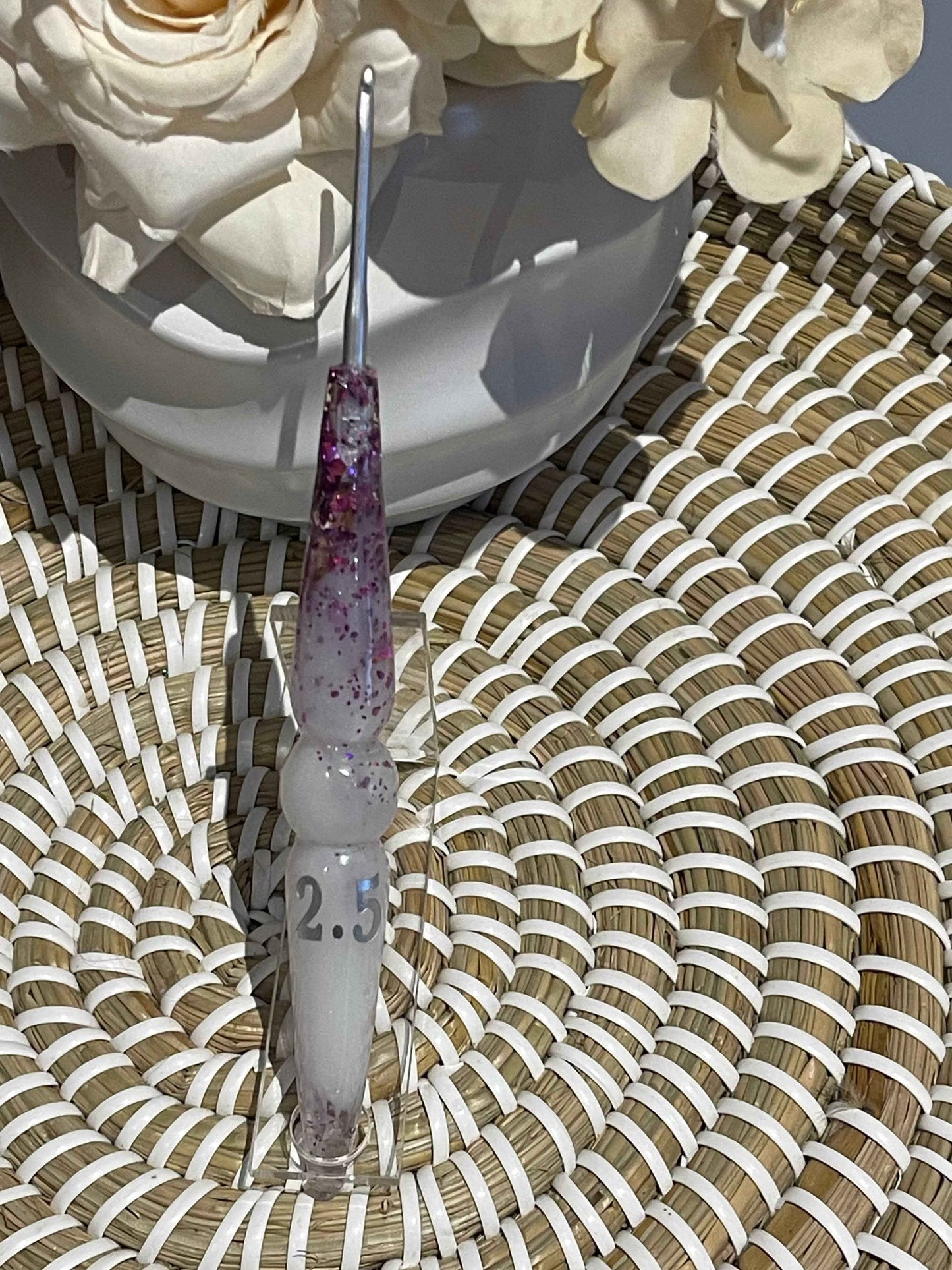 Frosted Pixie Resin Crochet Hook – 2.5mm Clover Armour ❄️🧚♀️