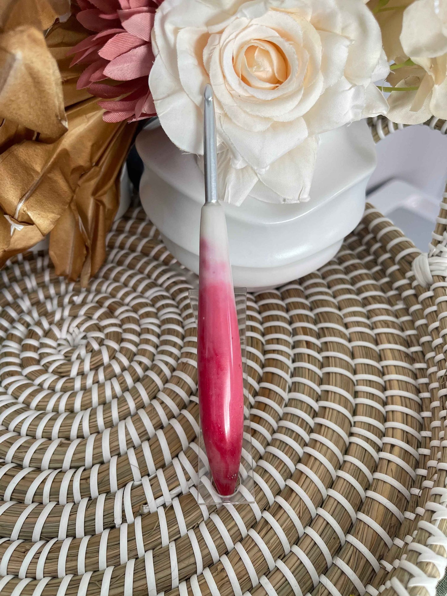 Roseberry Fade Resin Crochet Hook – 5mm Clover Soft Touch 🌹✨