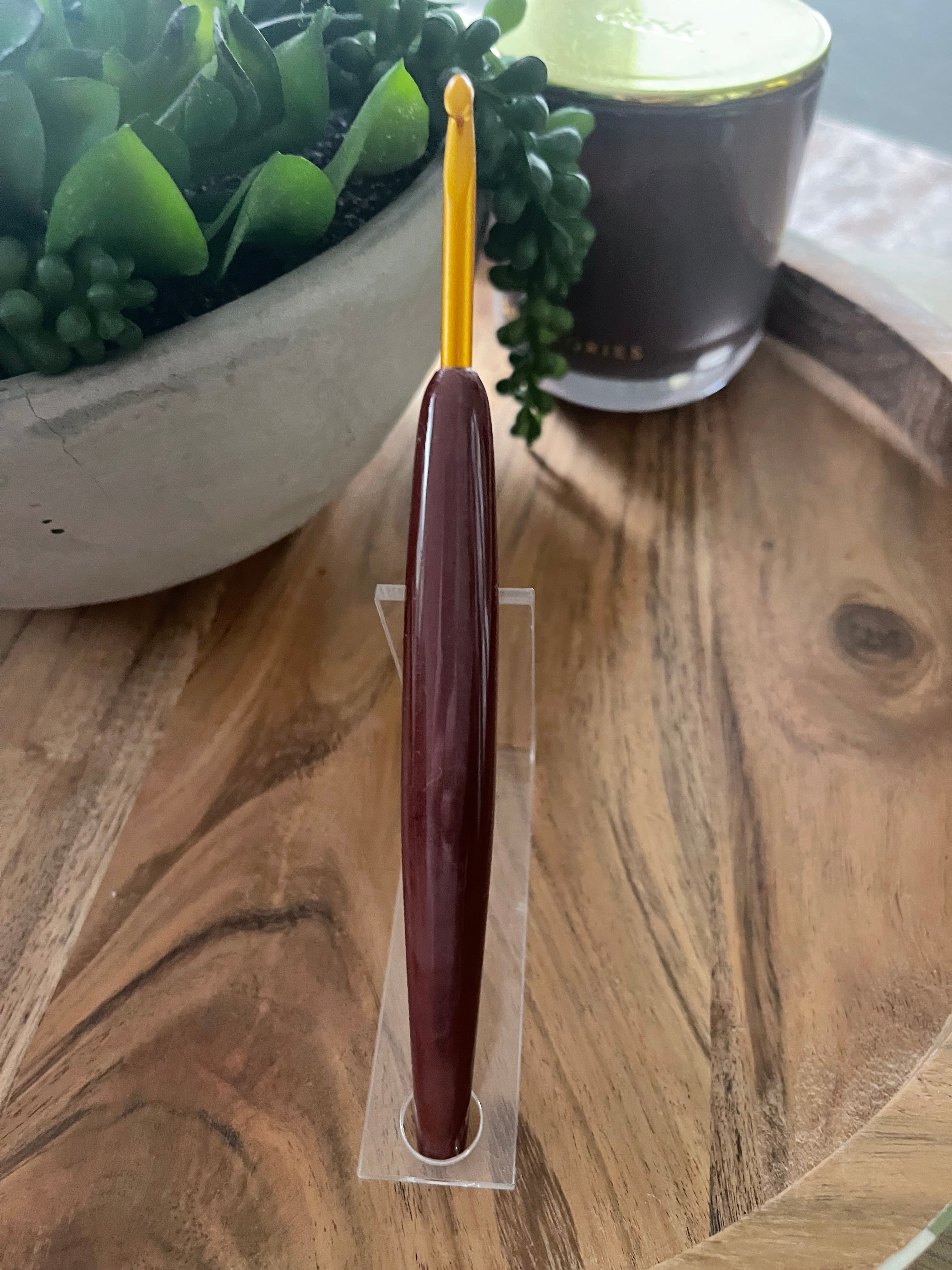 ❤️💛 QLD Maroons – 4.5mm Clover Soft Touch Crochet Hook