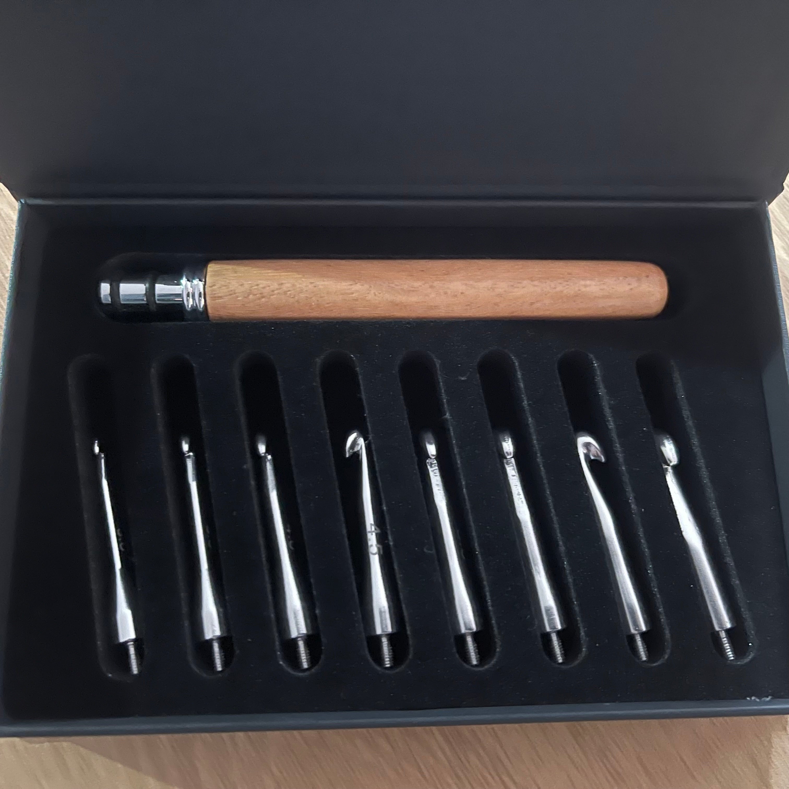🌿 Blackwood – Interchangeable Crochet Hook Set