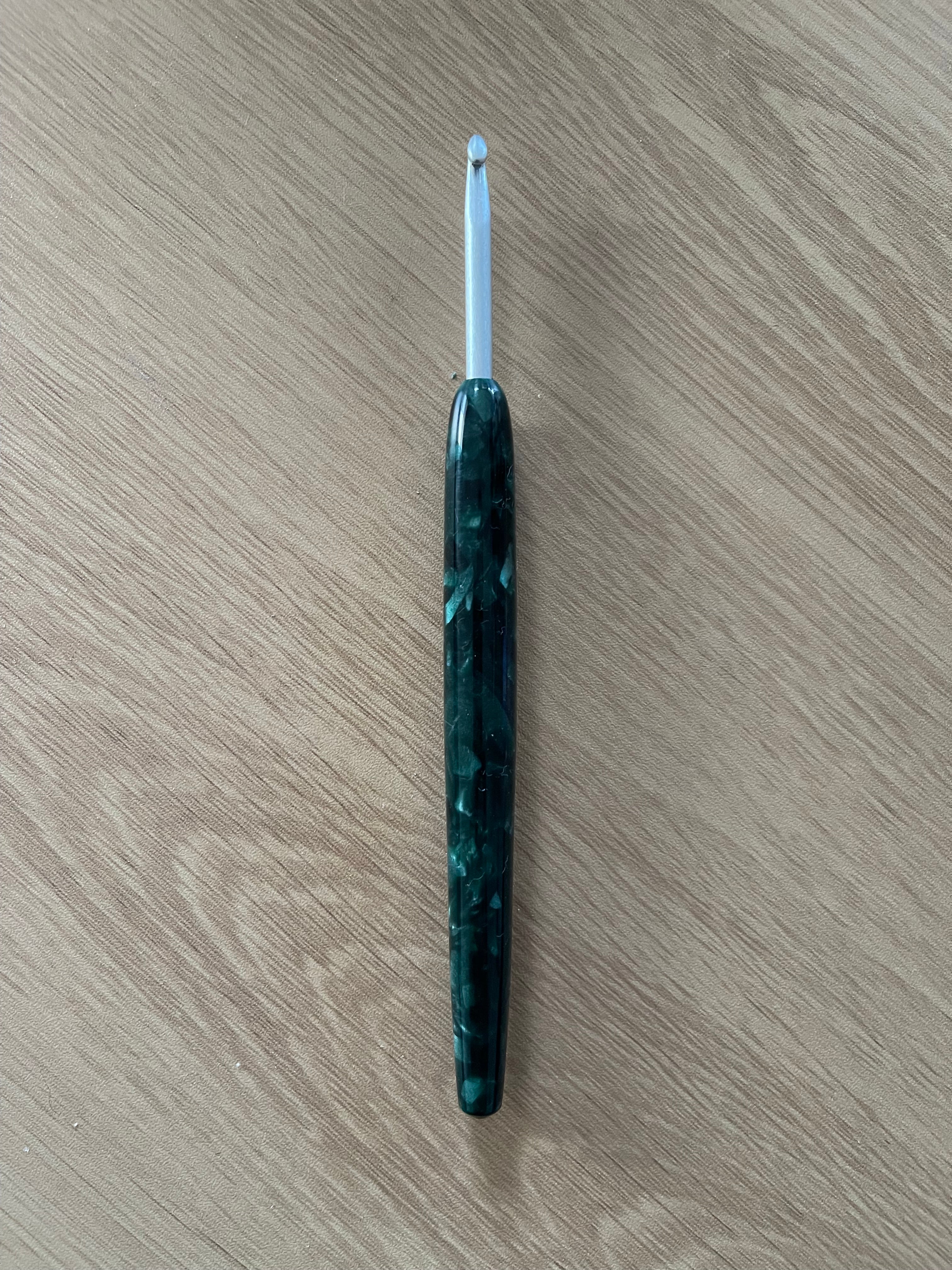 💚 Green Crush – 4.5mm Clover Amour Crochet Hook