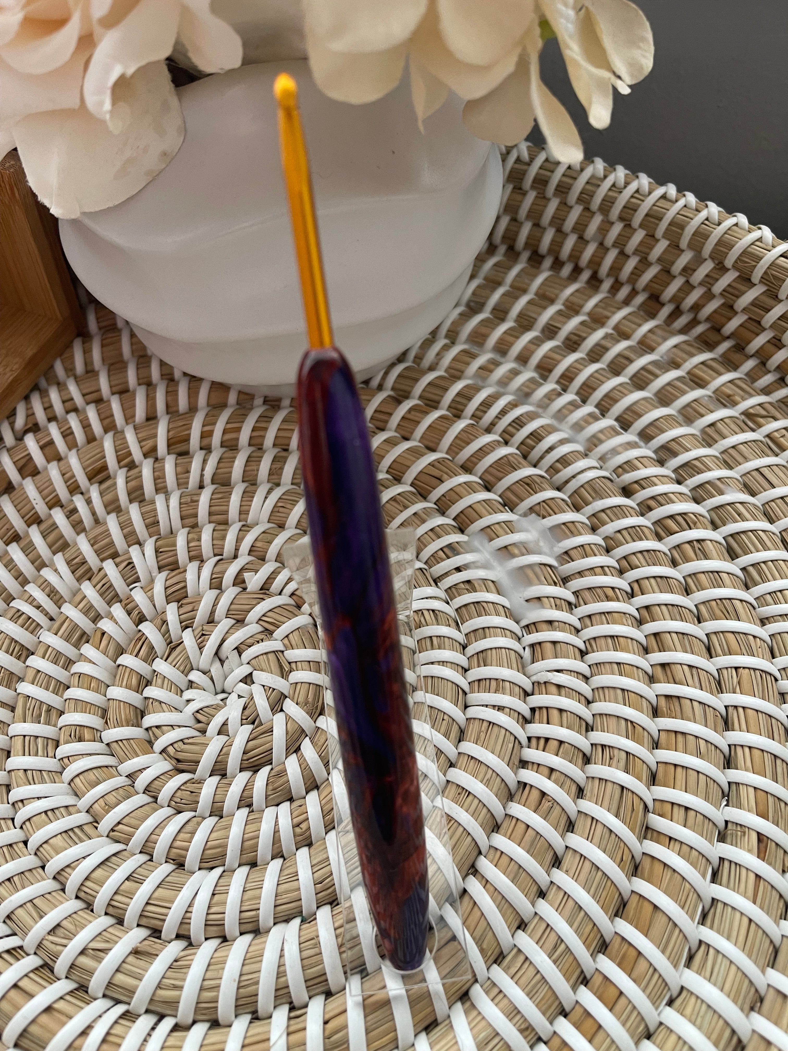 Phoenix Flame  – 4.0 mm Clover Soft Touch Crochet Hook