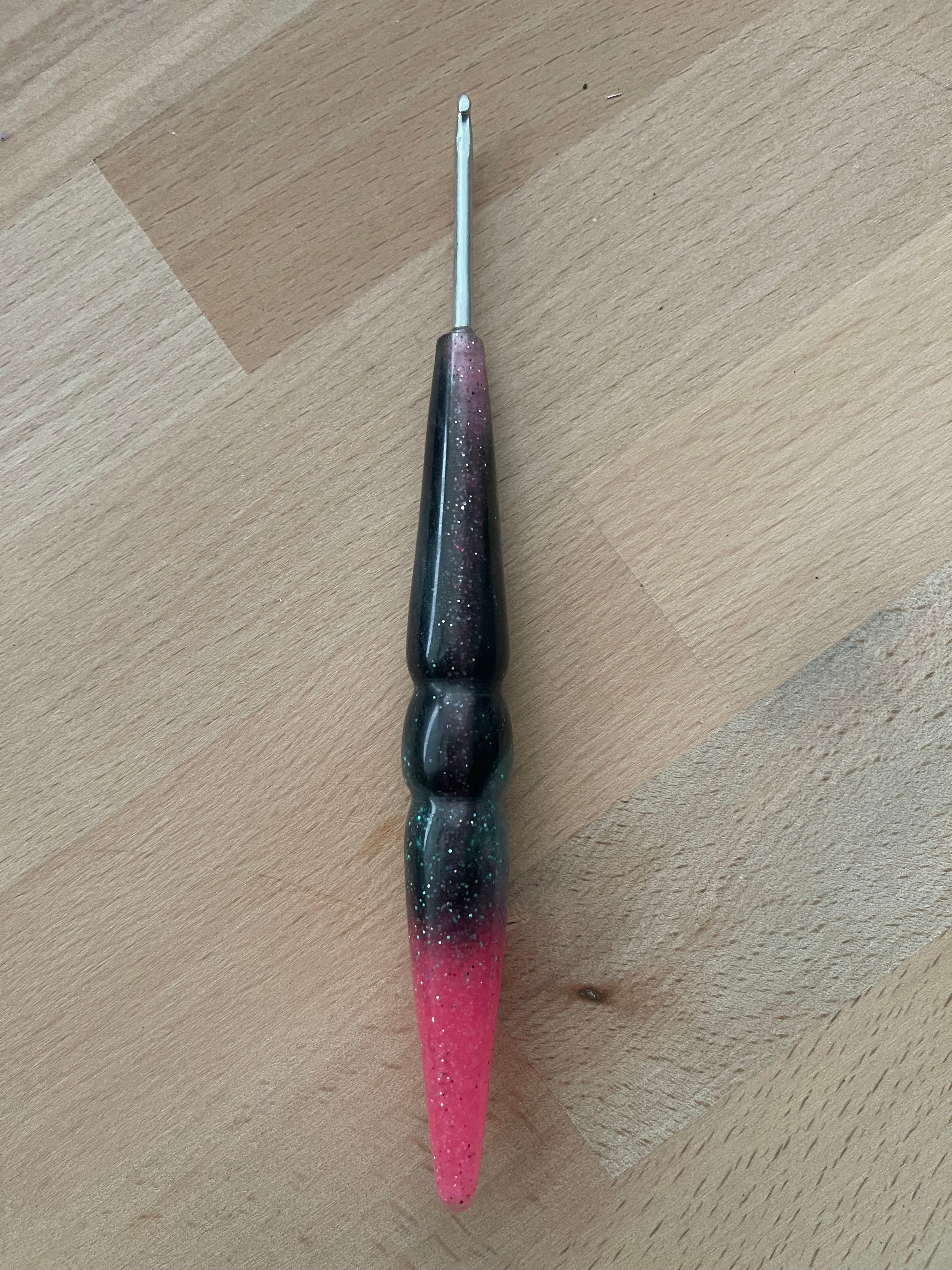 🌌 Aurora Skies – 3.0mm Clover Amour Crochet Hook