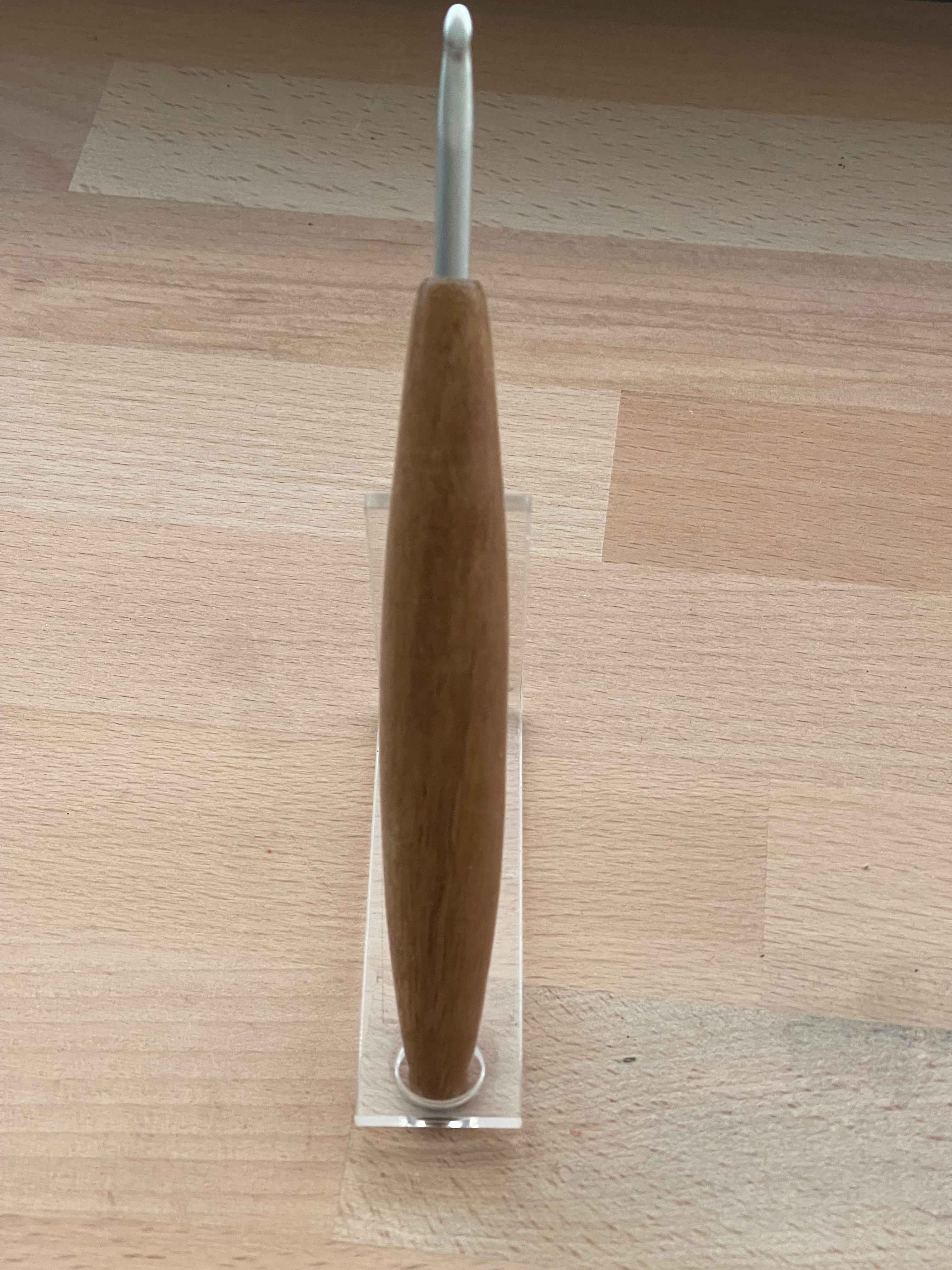🌿 Camphor Laurel – 5.0mm Clover Amour Crochet Hook
