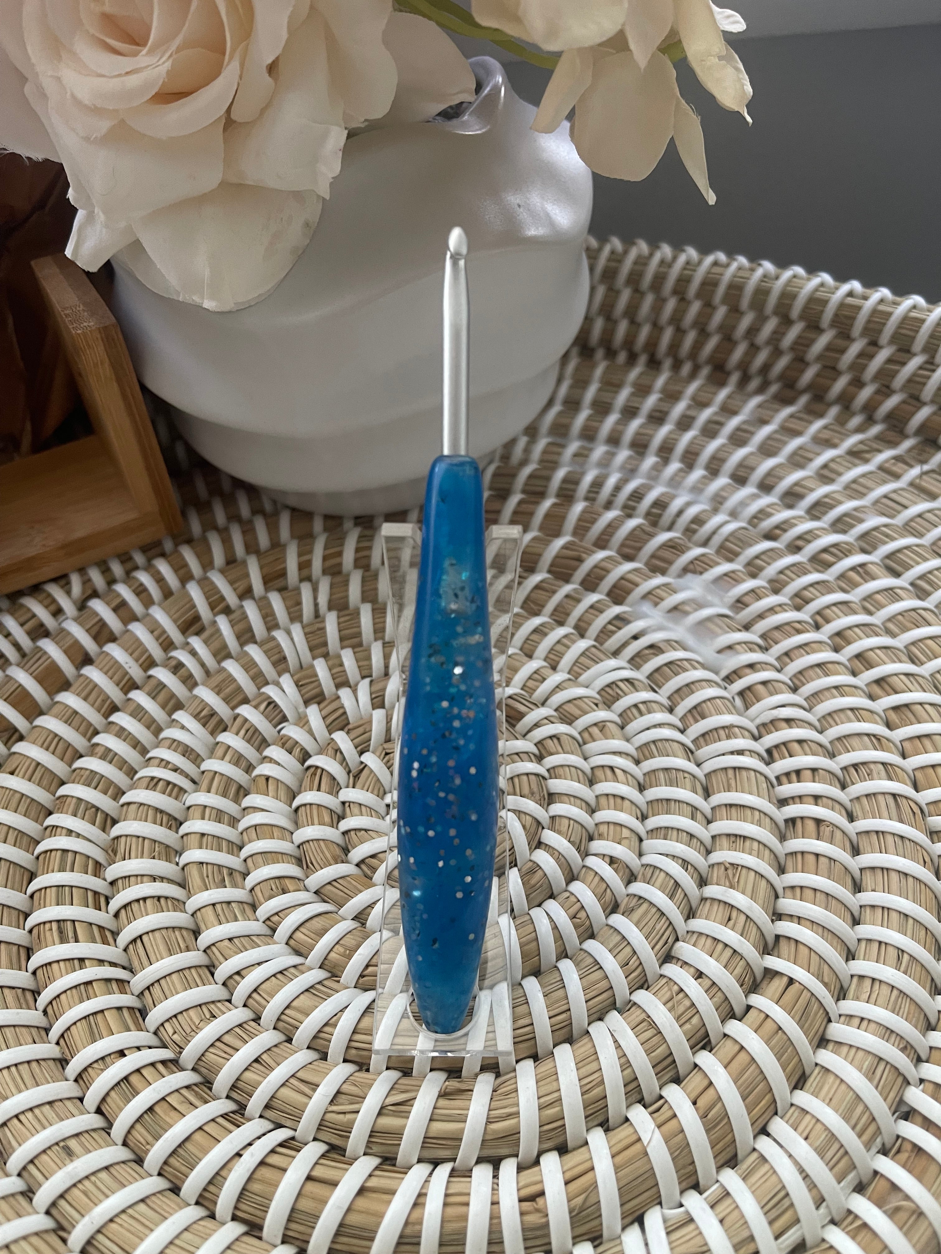 ❄️ Frost Bite – 4.5mm Clover Amour Crochet Hook
