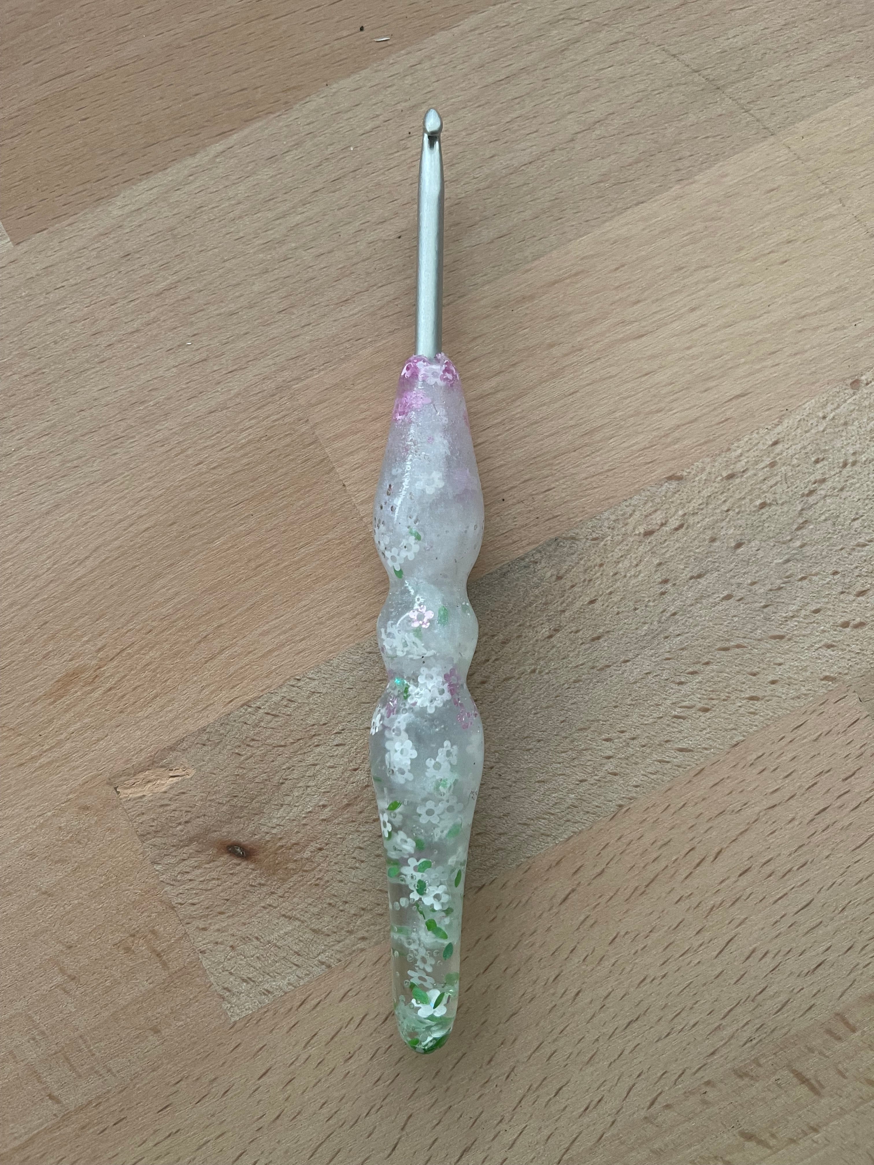 🌸 Spring Blossom – 4.5 mm Clover Amour Crochet Hook