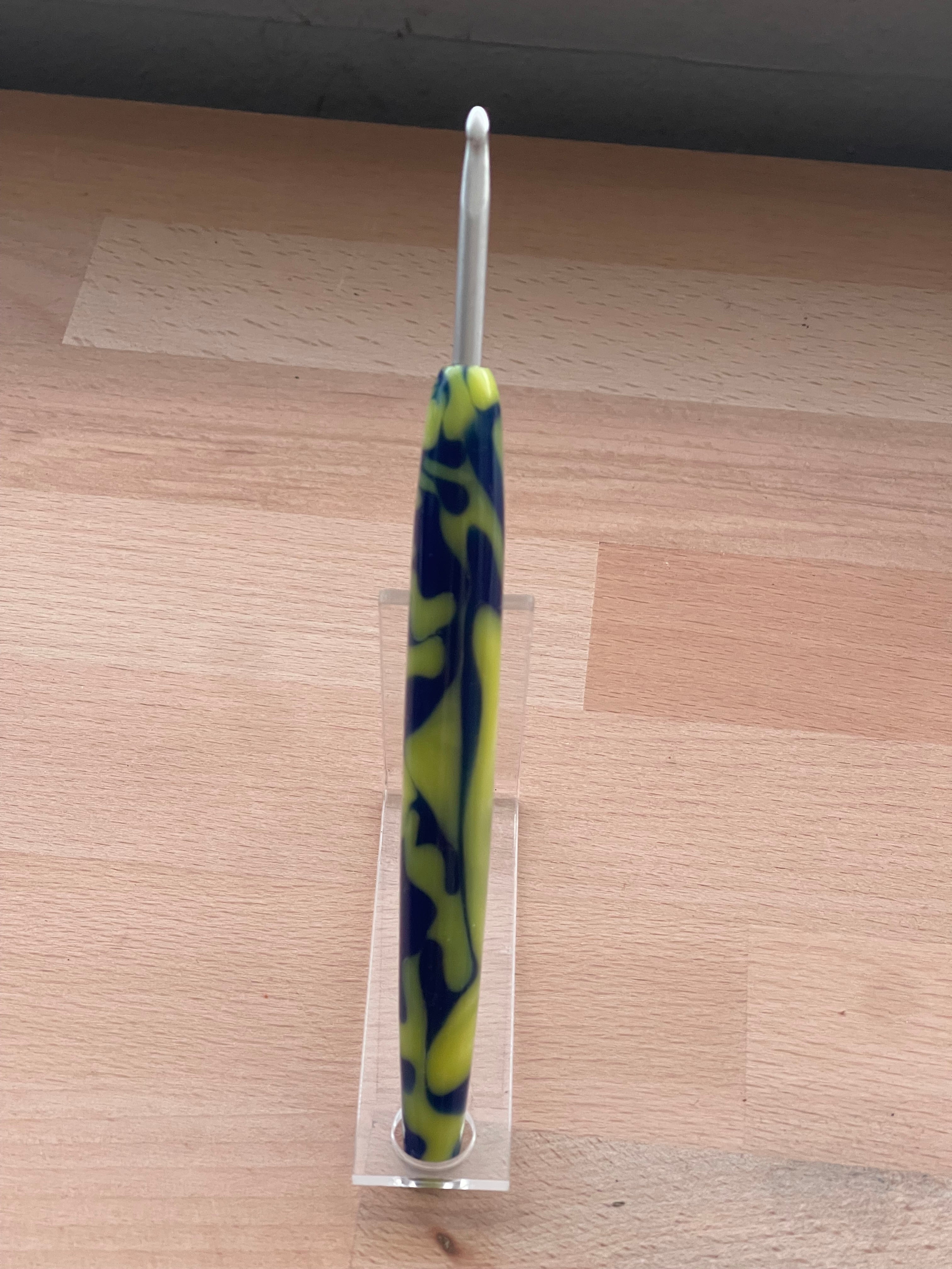 💙💛 Sunshine Shenanigans – 4.5mm Clover Amour Crochet Hook