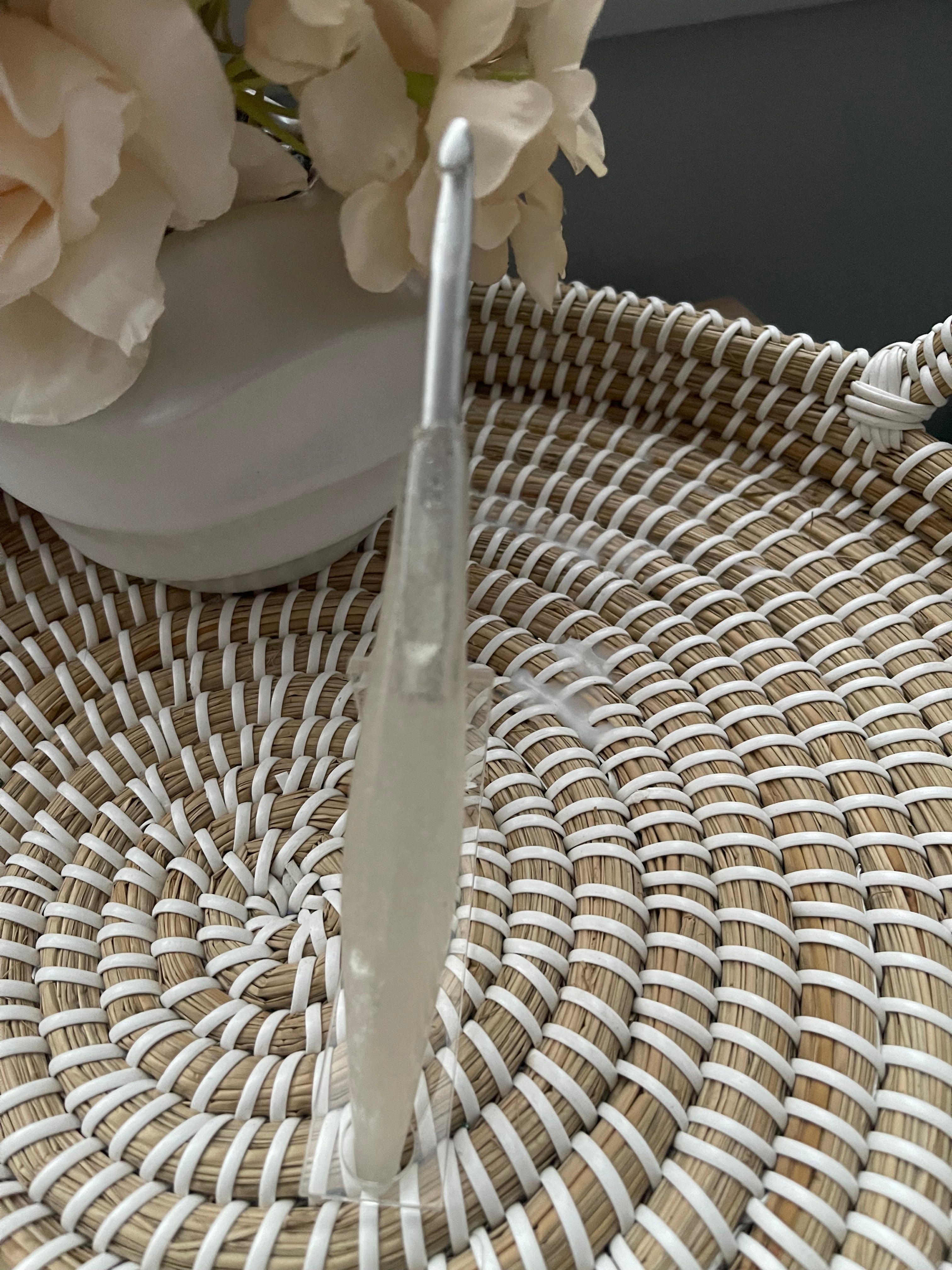 Winter Whisper Resin Crochet Hook – 6mm Clover Armour