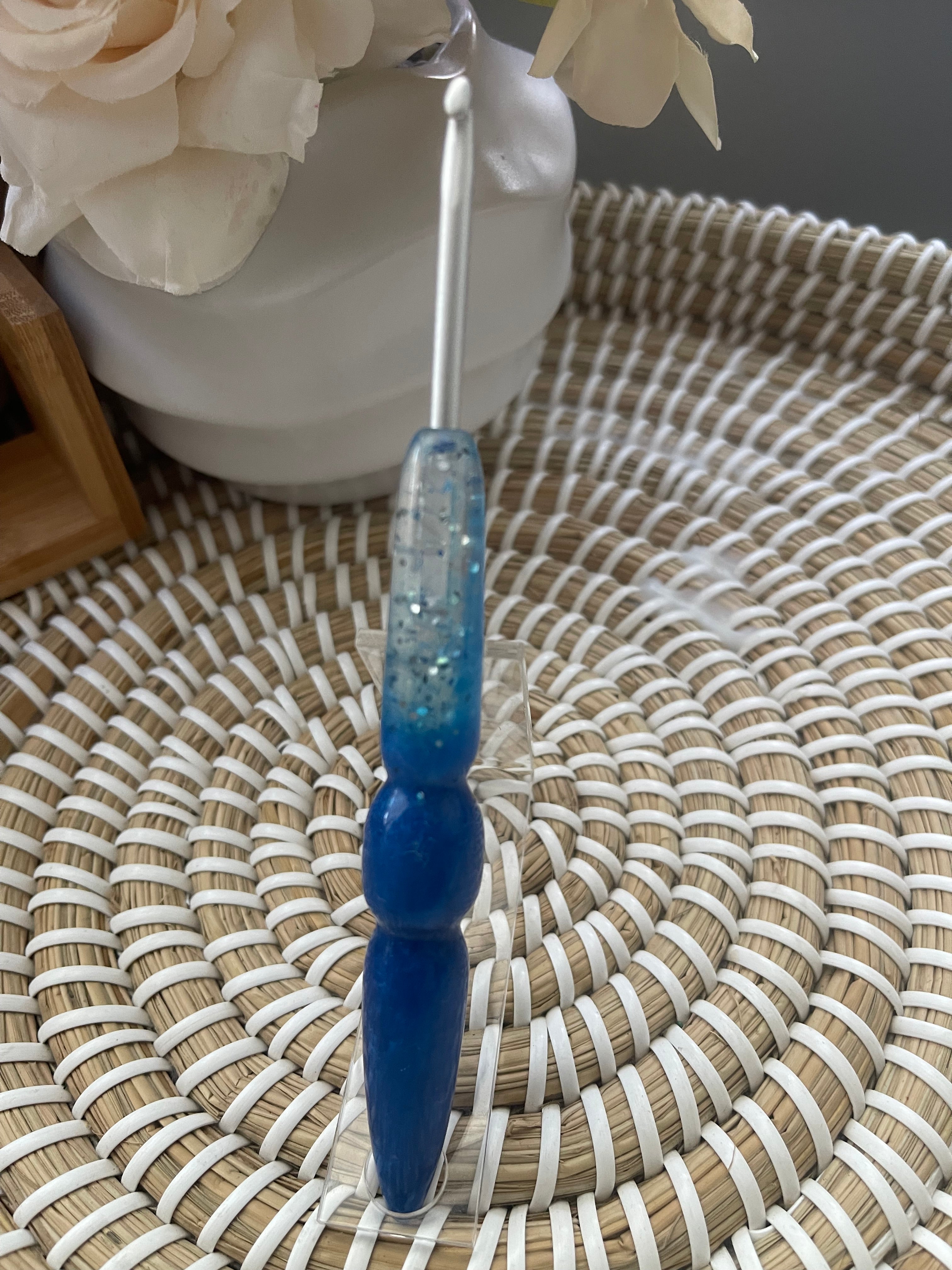 ❄️ Frost Bite – 4.0mm Clover Amour Crochet Hook