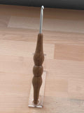 🌿 Blackwood – 4.0mm Clover Amour Crochet Hook