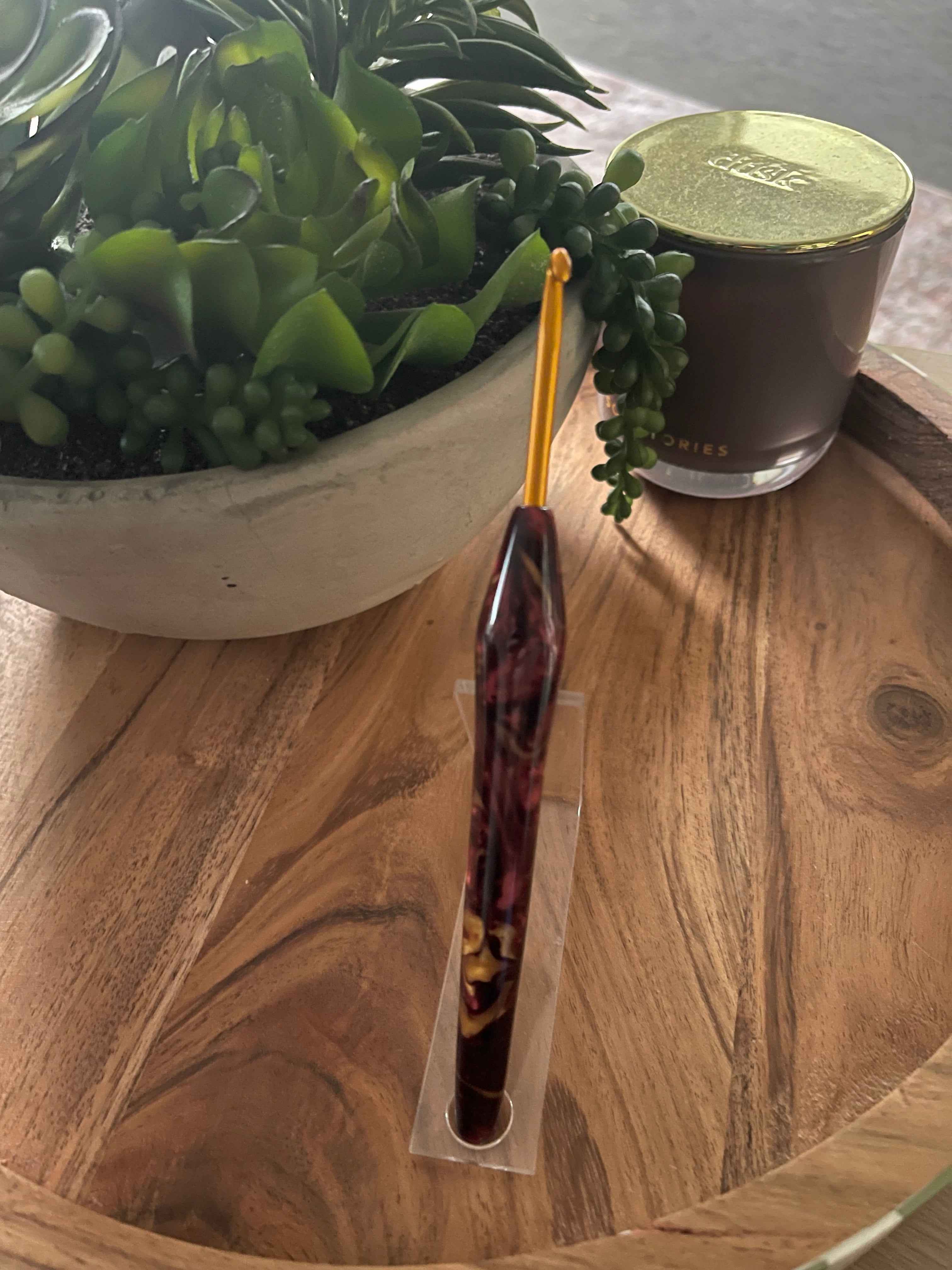 ❤️💛 QLD Maroons – 4.0mm Clover Soft Touch Crochet Hook (Poly Resin)