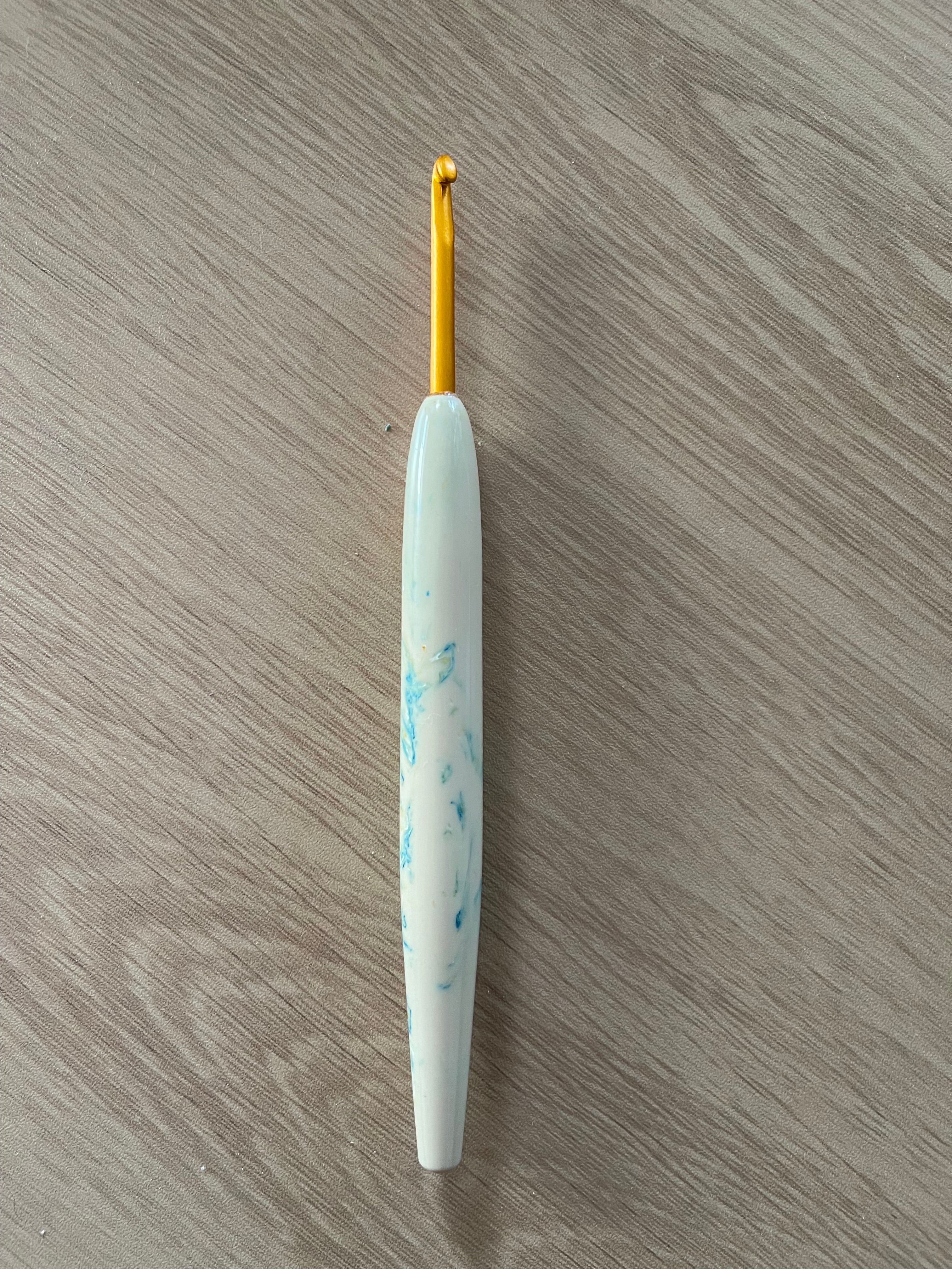 🏖️ Sandy Beach – 3.75mm Clover Soft Touch Crochet Hook