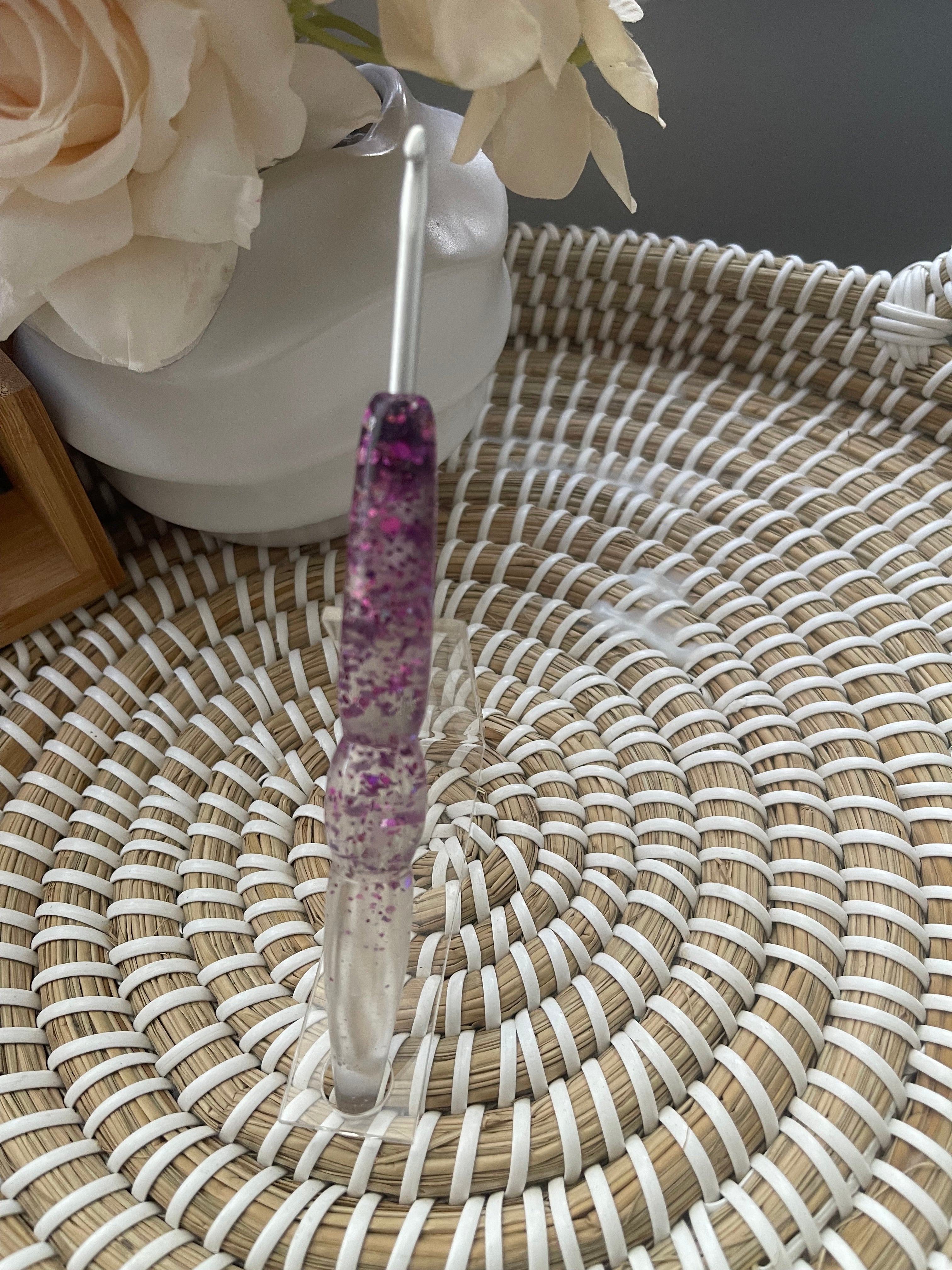💜✨ Violet Stardust – 4.5mm Clover Amour Crochet Hook