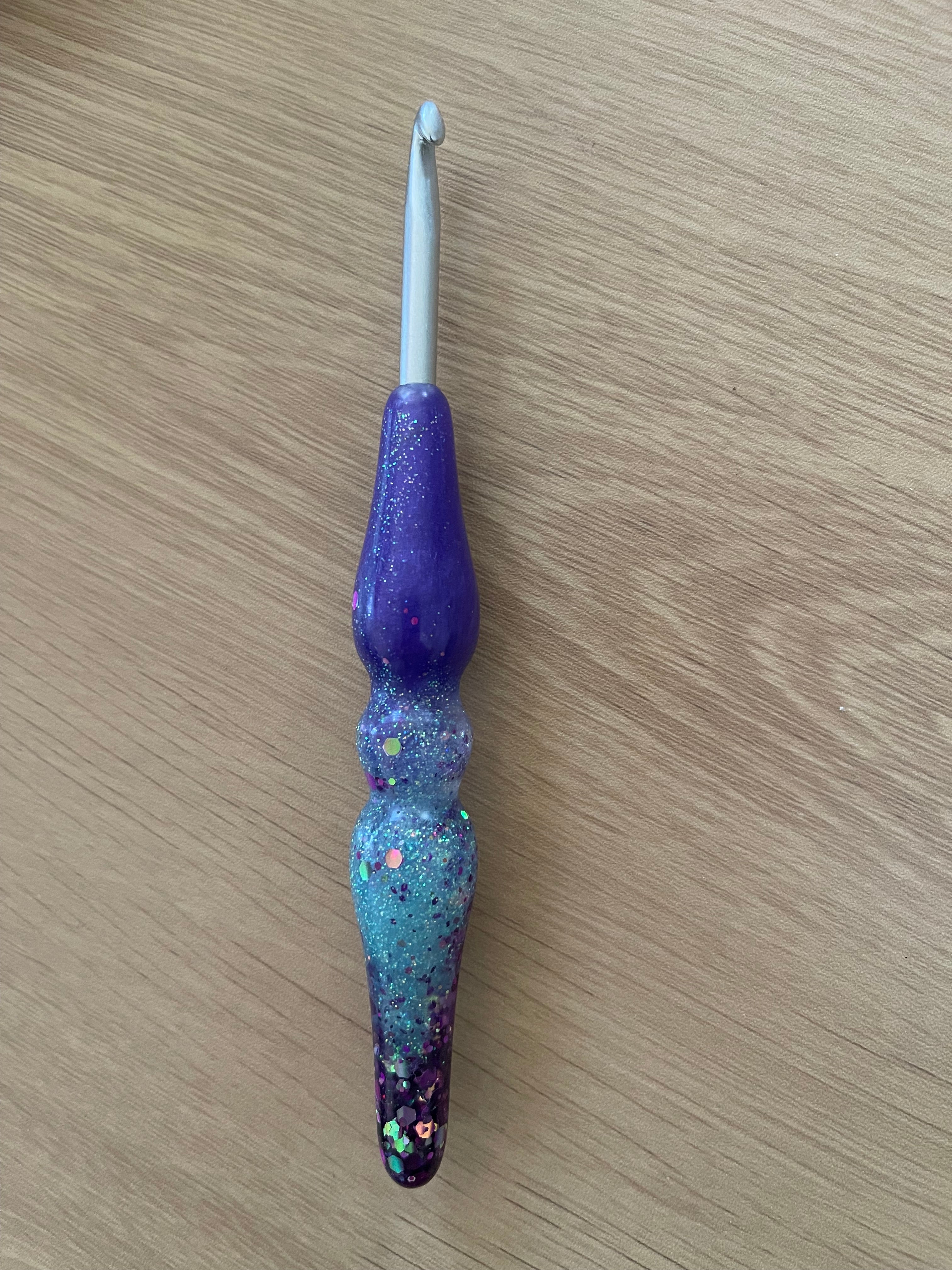 Purple Stardust 5.5 mm Clover Amour Crochet Hook