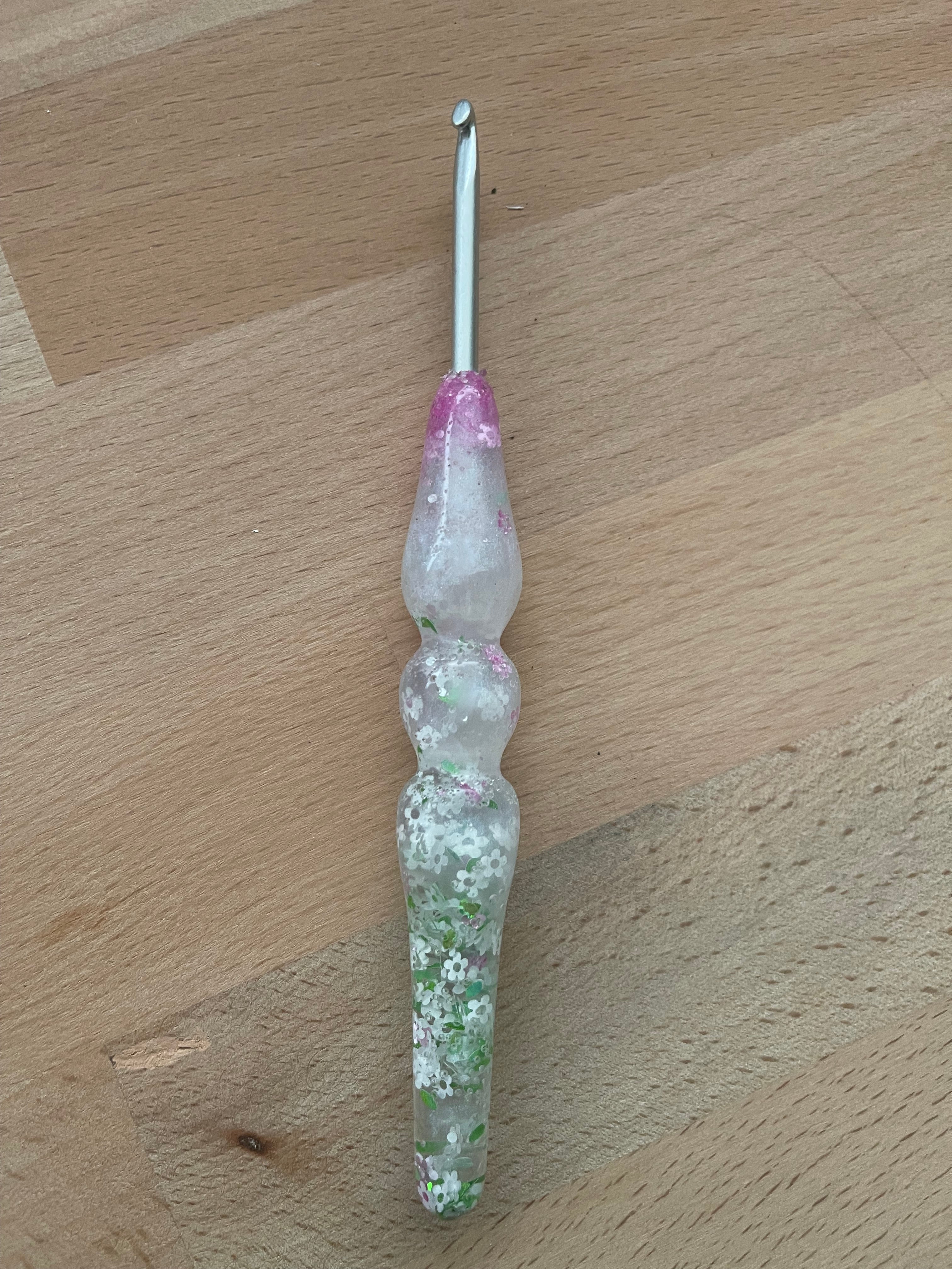 🌸 Spring Blossom – 4.0mm Clover Amour Crochet Hook