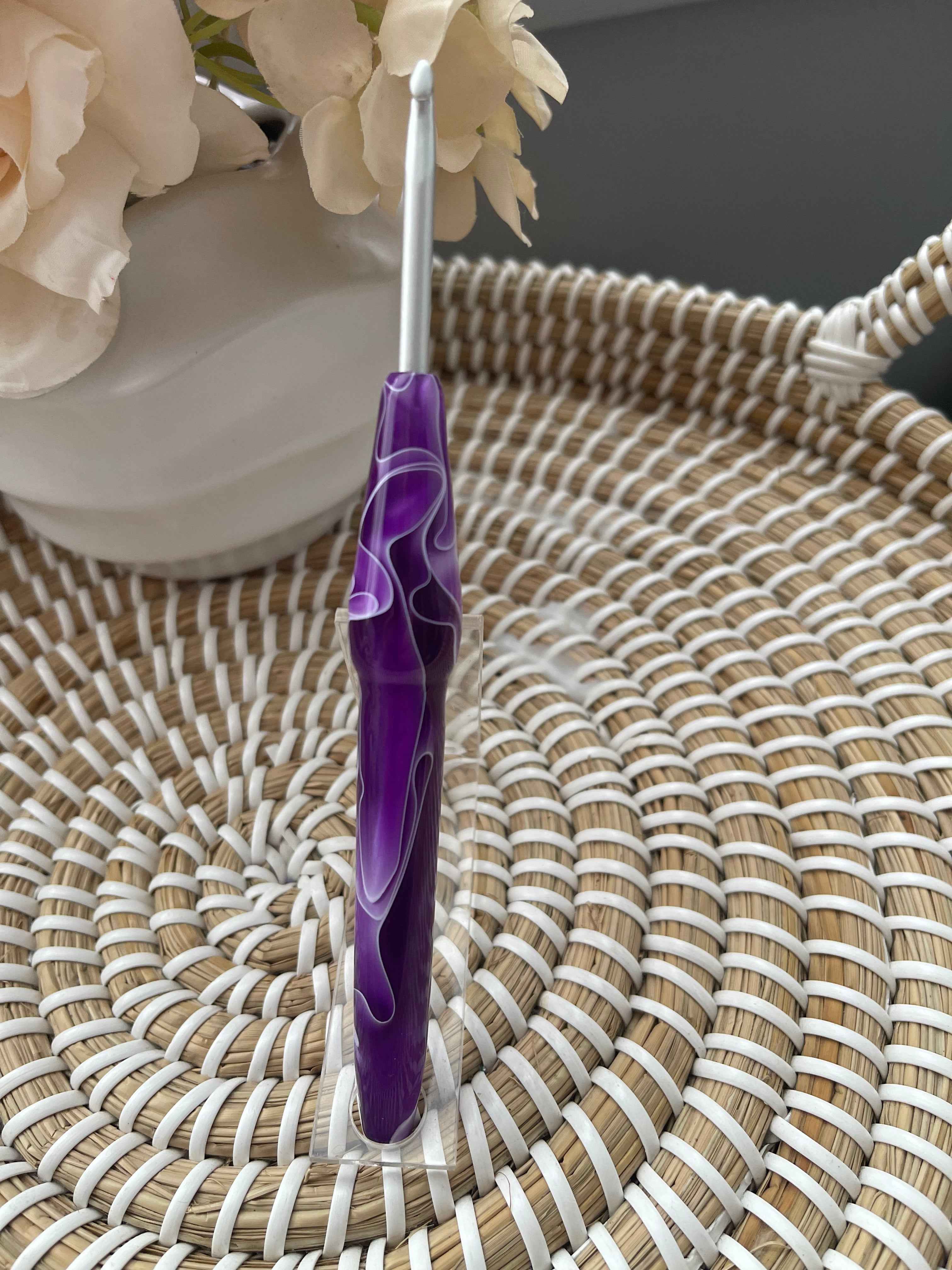 Violet Veil  – 4.5mm Clover Amour Crochet Hook