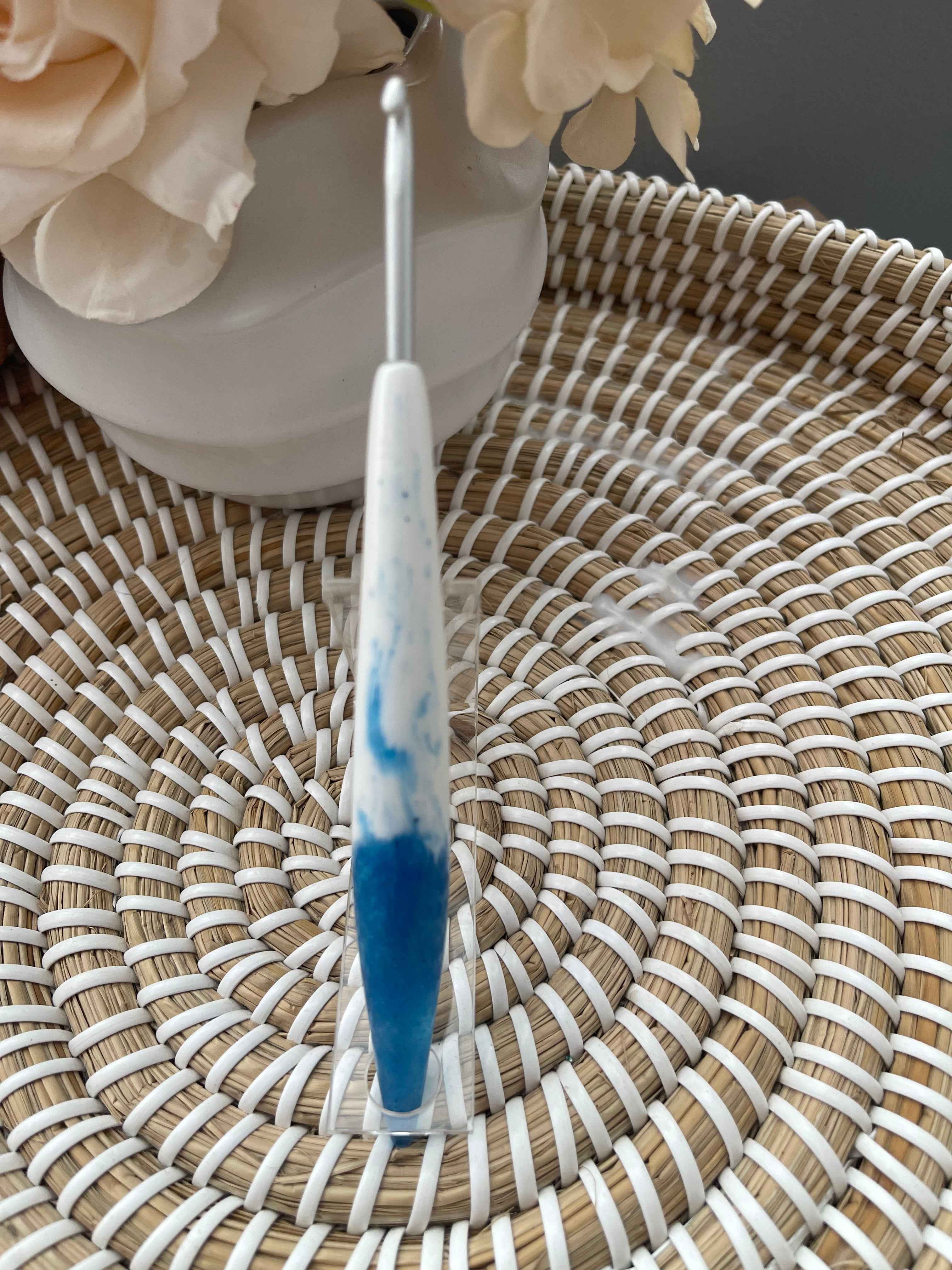 🌊 Ocean Drift – 4.0mm Clover Amour Crochet Hook