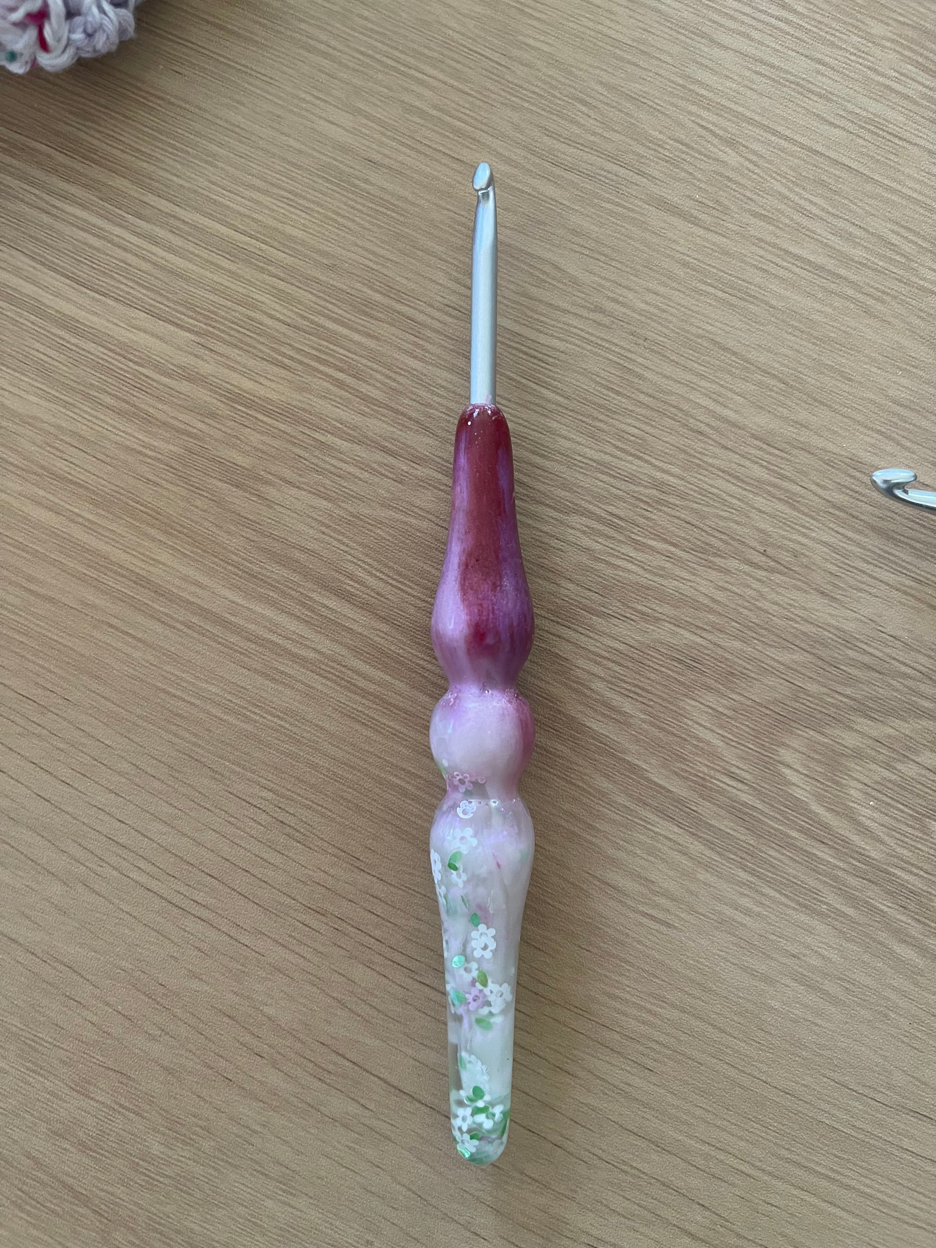 🌸 Spring Blossom – 4.5 mm Clover Amour Crochet Hook