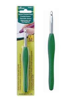Clover Amour Crochet Hook – Smooth, Comfortable & Reliable