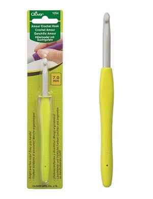 Clover Amour Crochet Hook – Smooth, Comfortable & Reliable