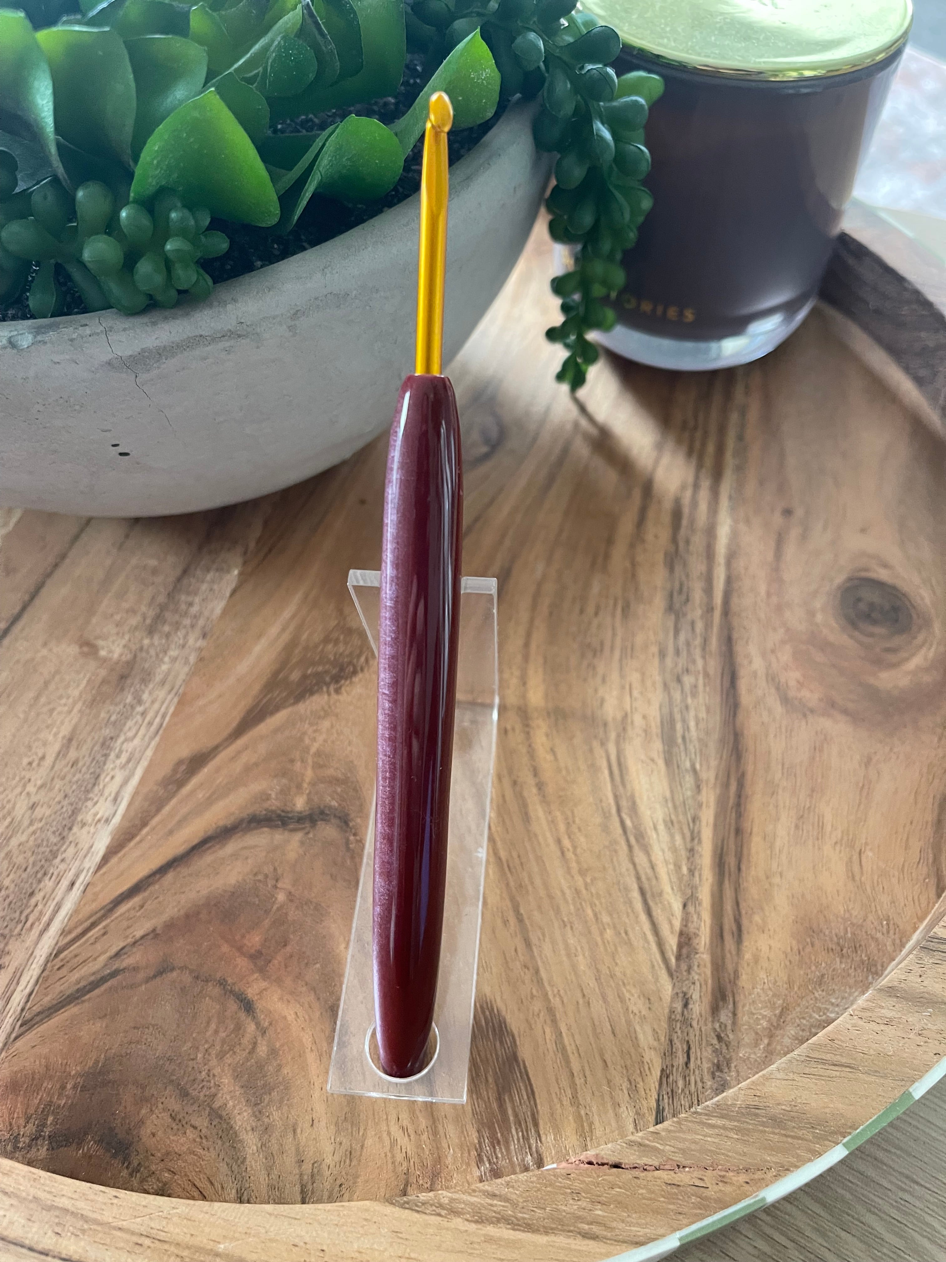 ❤️💛 QLD Maroons – 4.0mm Clover Soft Touch Crochet Hook