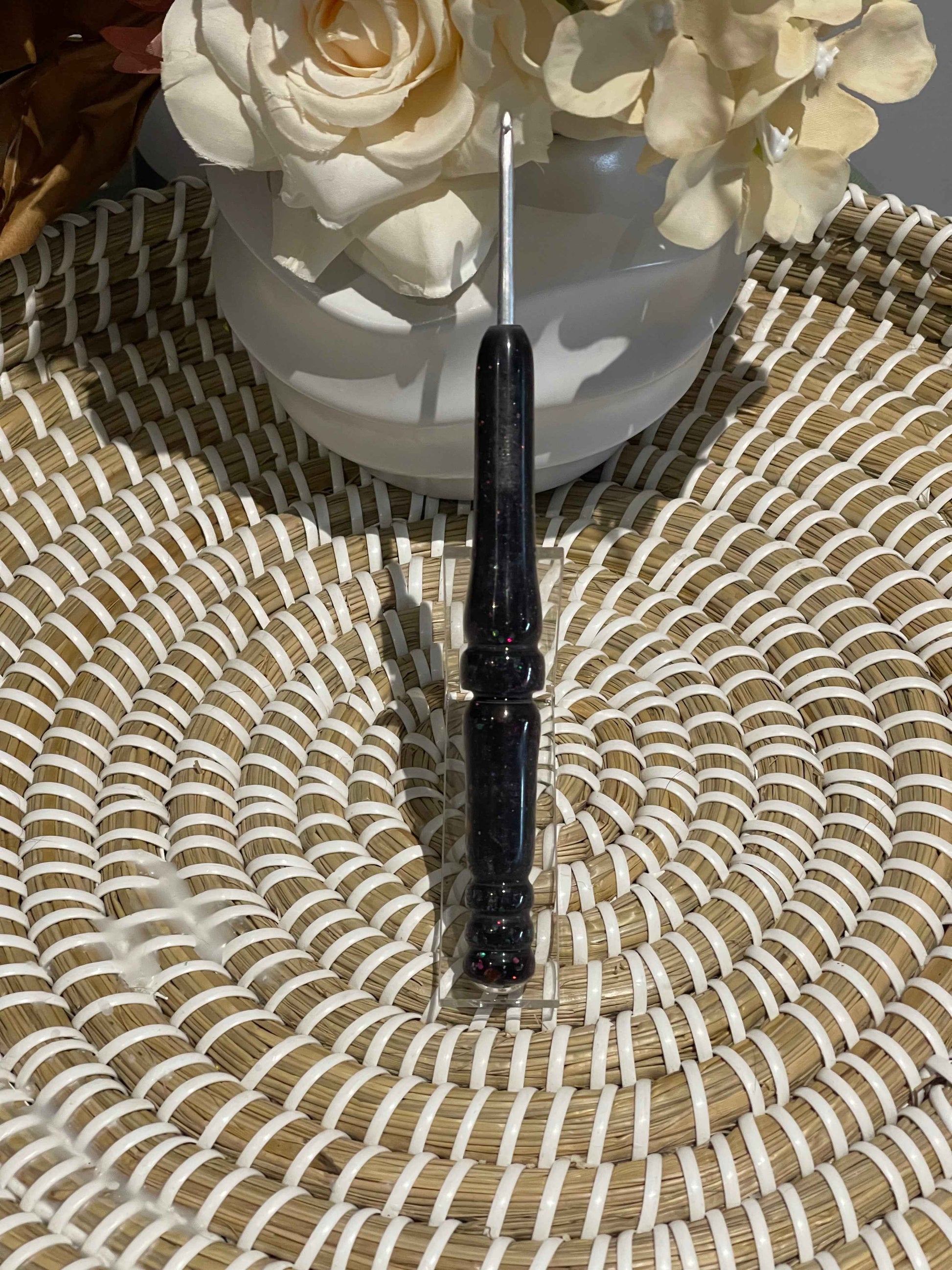 Black Opal Resin Crochet Hook – 3mm Clover Amour ⚫✨