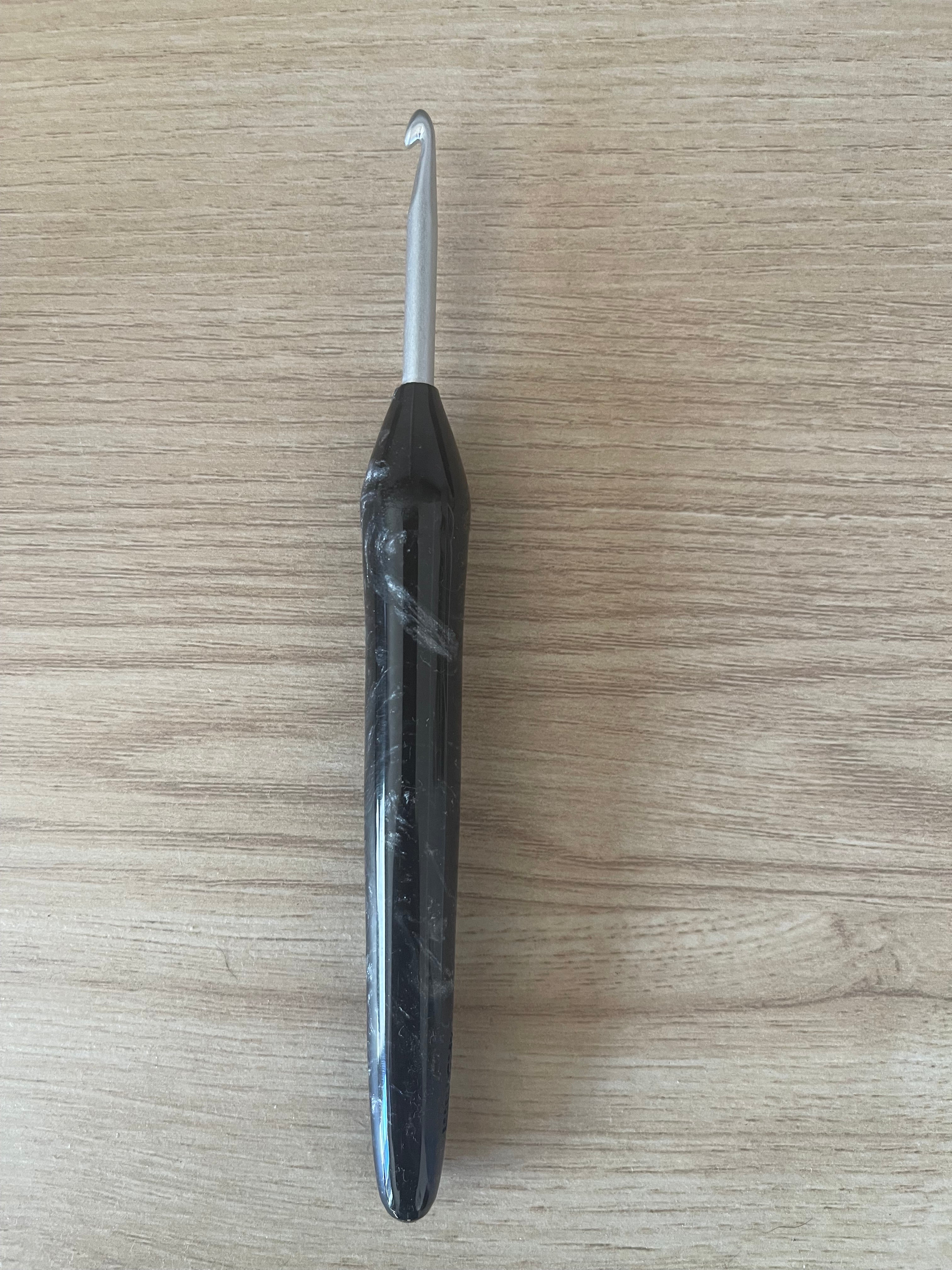 Silver Fern – 4.5mm Clover Amour Crochet Hook