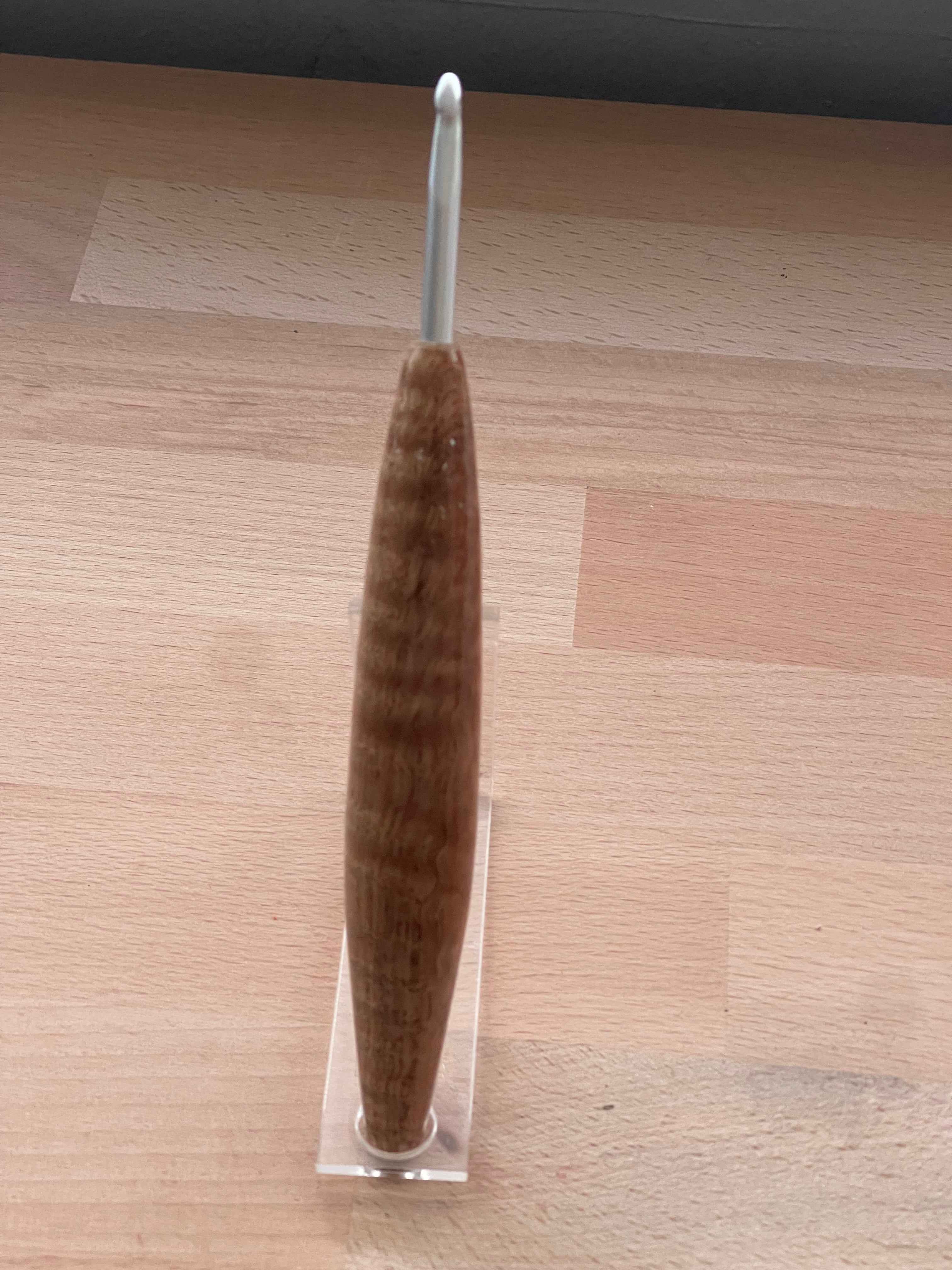 🌿 Figured Eucalypt – 5.0mm Clover Amour Crochet Hook