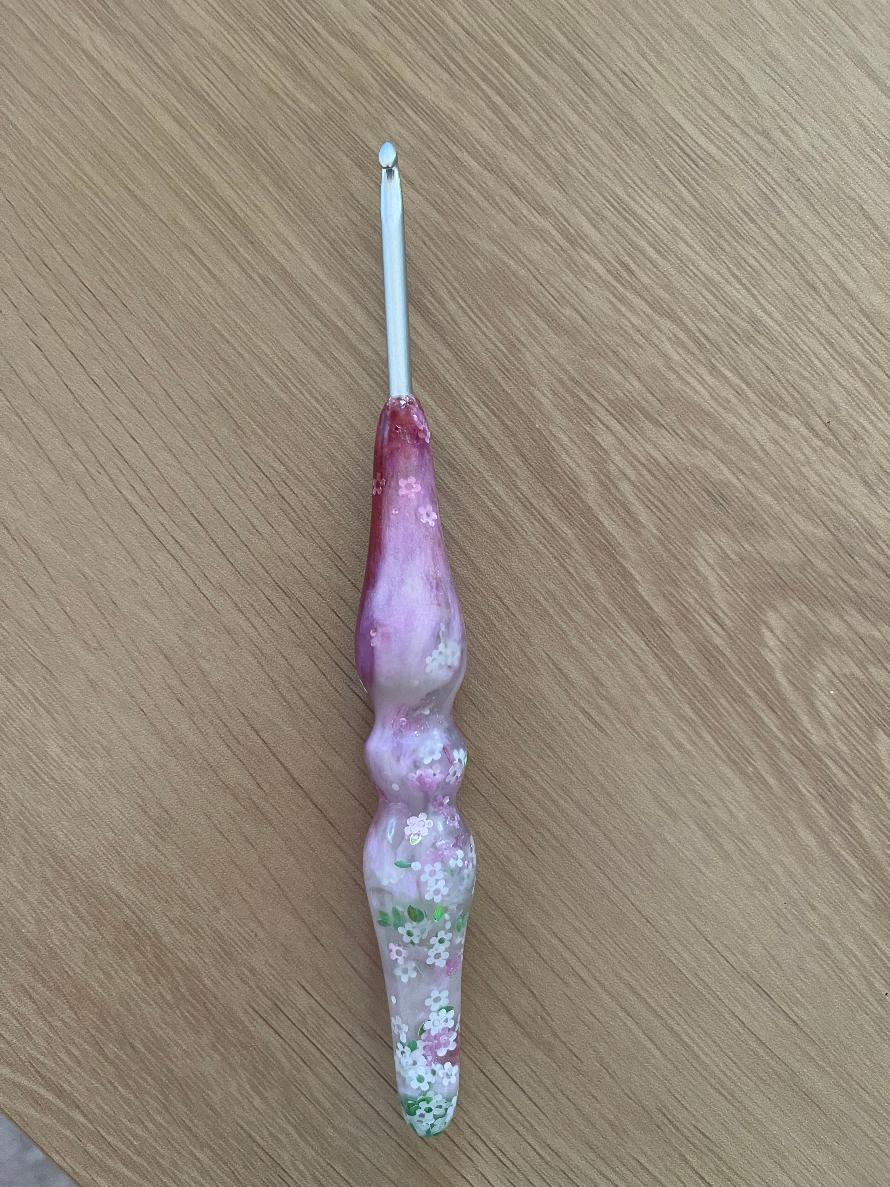 🌸 Spring Blossom – 4.0mm Clover Amour Crochet Hook