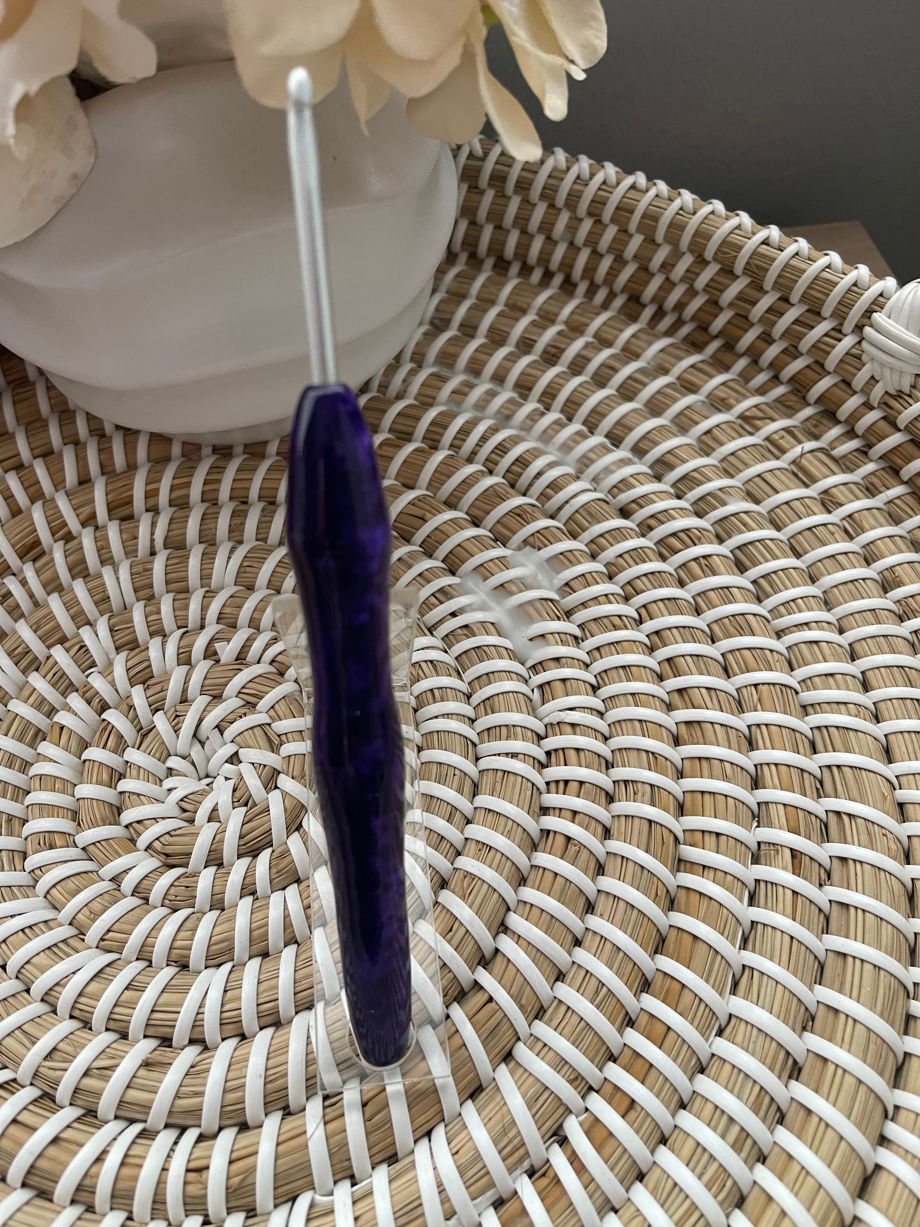Violet Velvet – 4.0mm Clover Amour Crochet Hook
