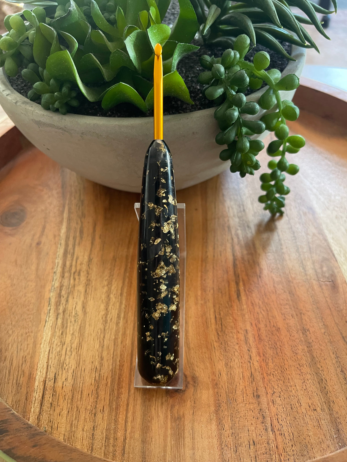 Midnight Gilded – 4.0mm Clover Soft Touch Crochet Hook