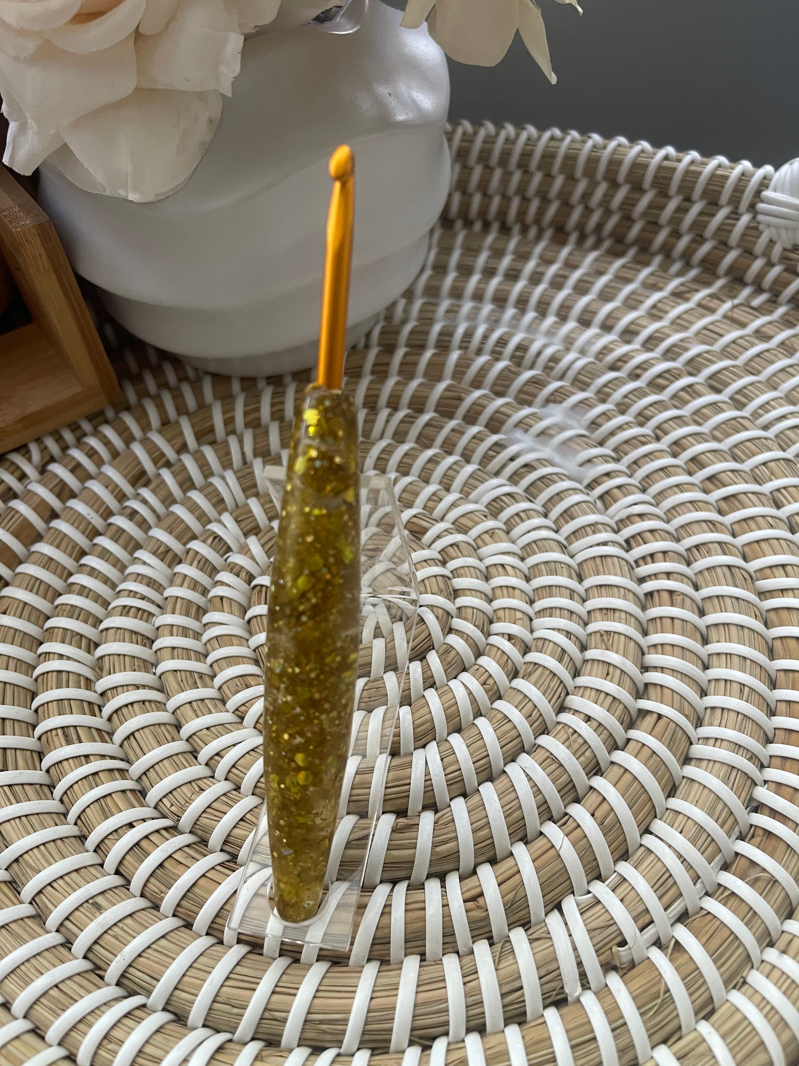 ✨ Golden Hour – 4.5mm Clover Soft Touch Crochet Hook