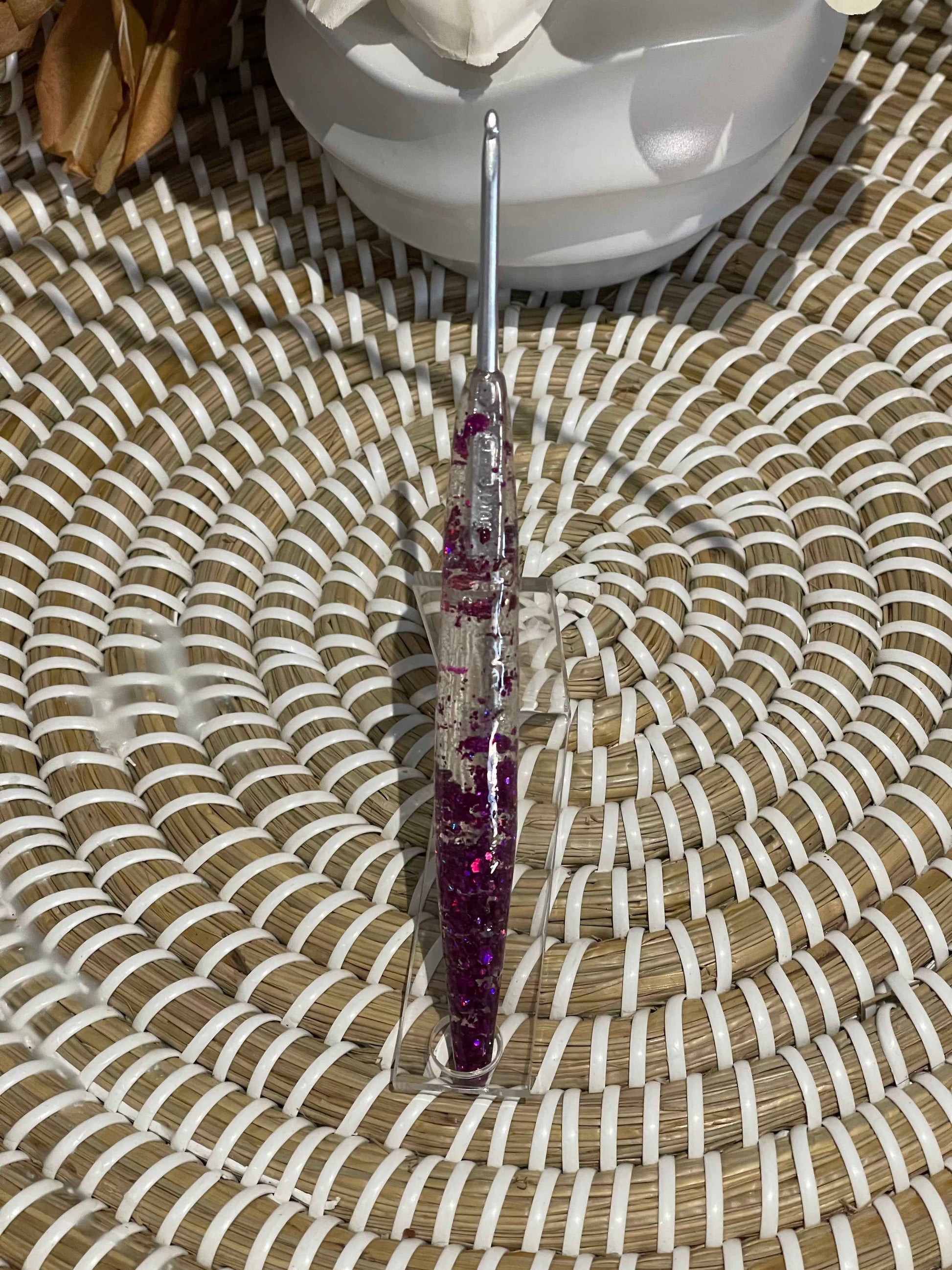 Magenta Twinkle Resin Crochet Hook – 3mm Clover Armour 💜✨