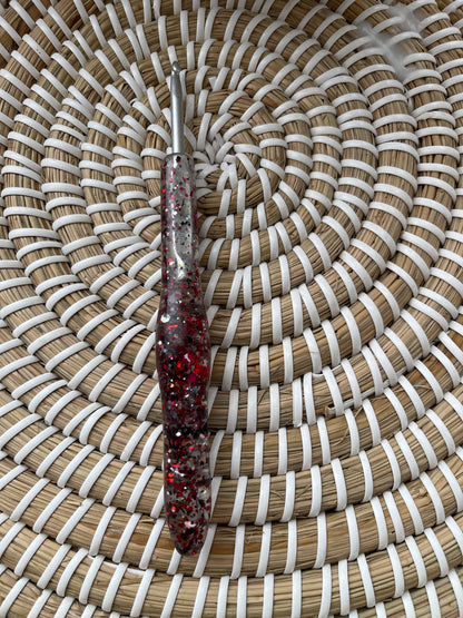 Jingle Stitch Resin Crochet Hook – 4.5mm Clover Armour 🎄