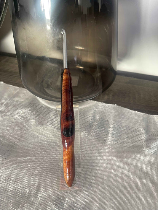 Camphor Laurel & Resin Crochet Hook – 4mm Clover Armour