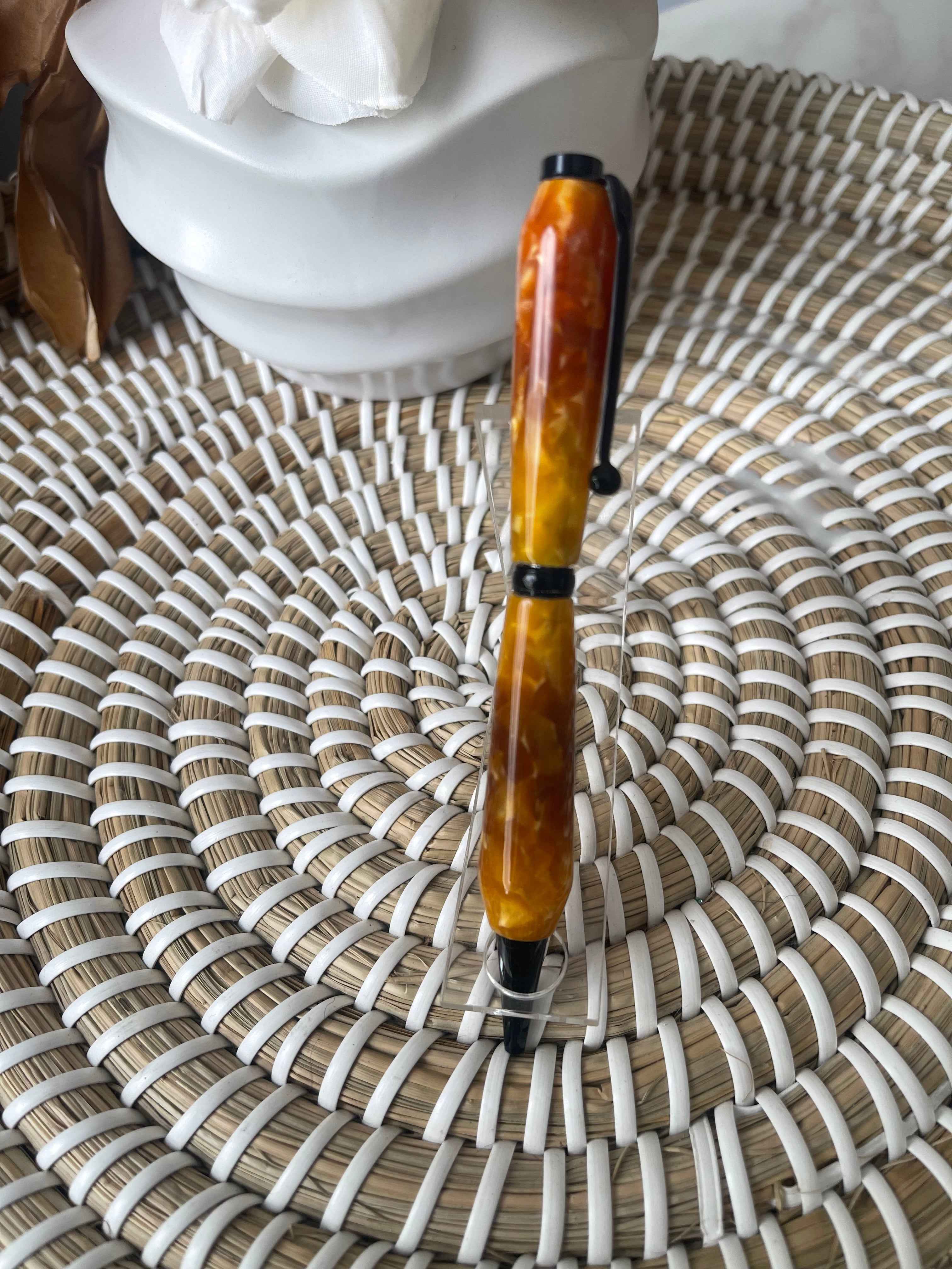 Honey Glow Resin Pen 🍯✨