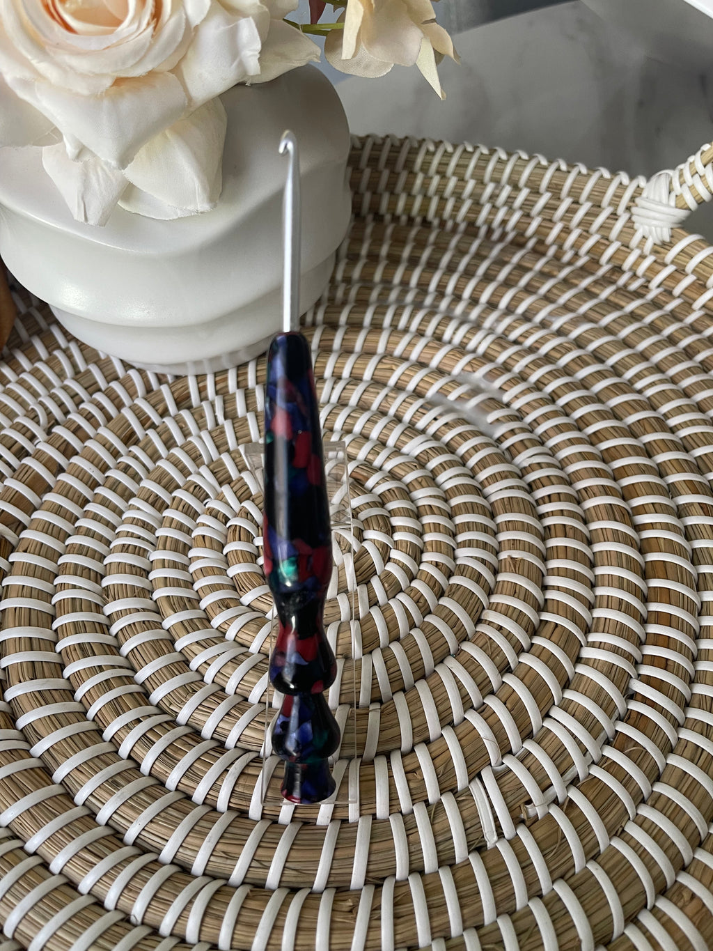Black Confetti Acrylic Crochet Hook – 4.0mm 🖤✨