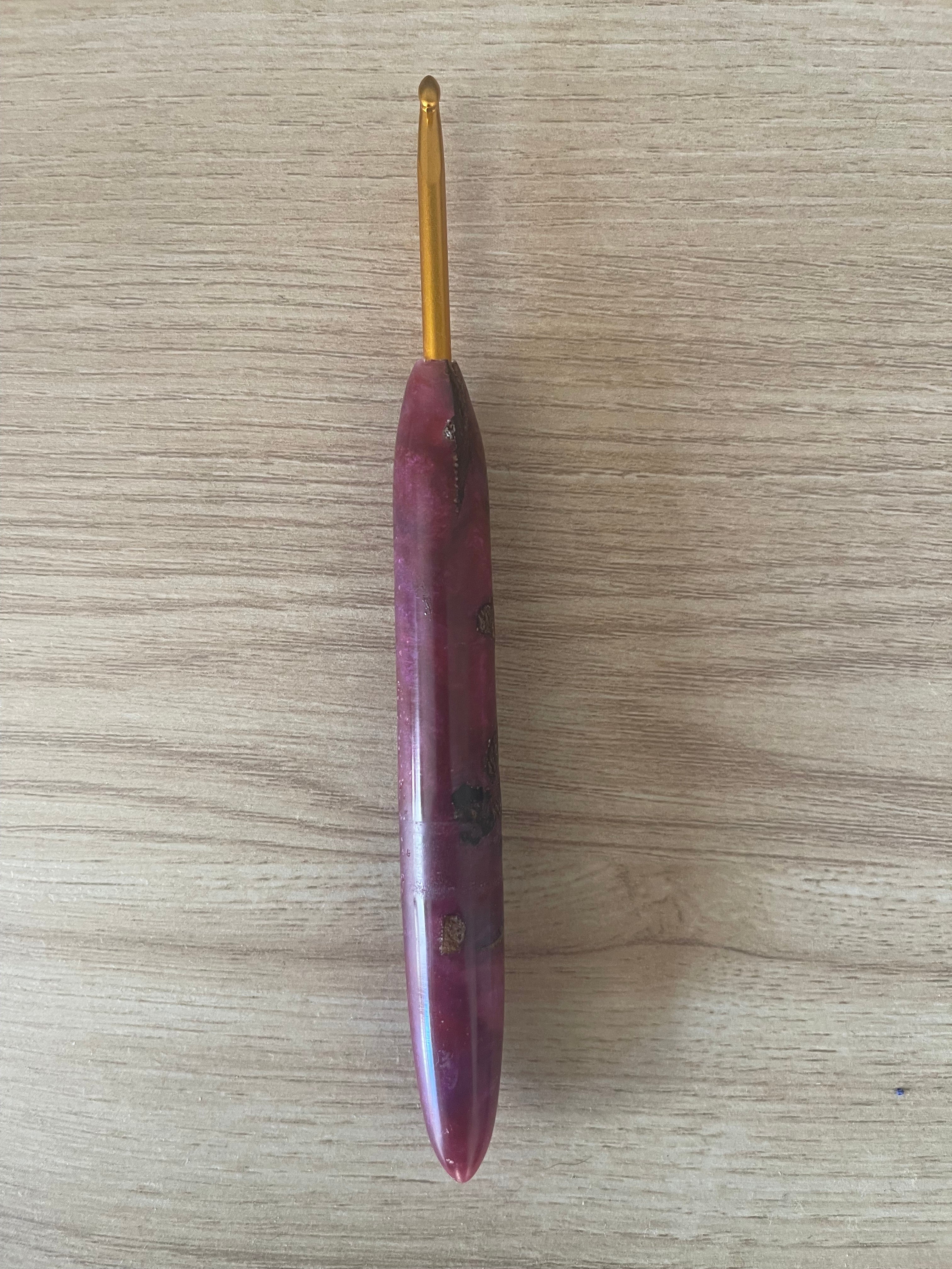 🌿✨ Mixed Media – 4.0mm Clover Soft Touch Crochet Hook