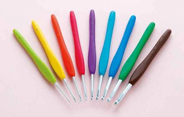 Clover Amour Crochet Hook – Smooth, Comfortable & Reliable