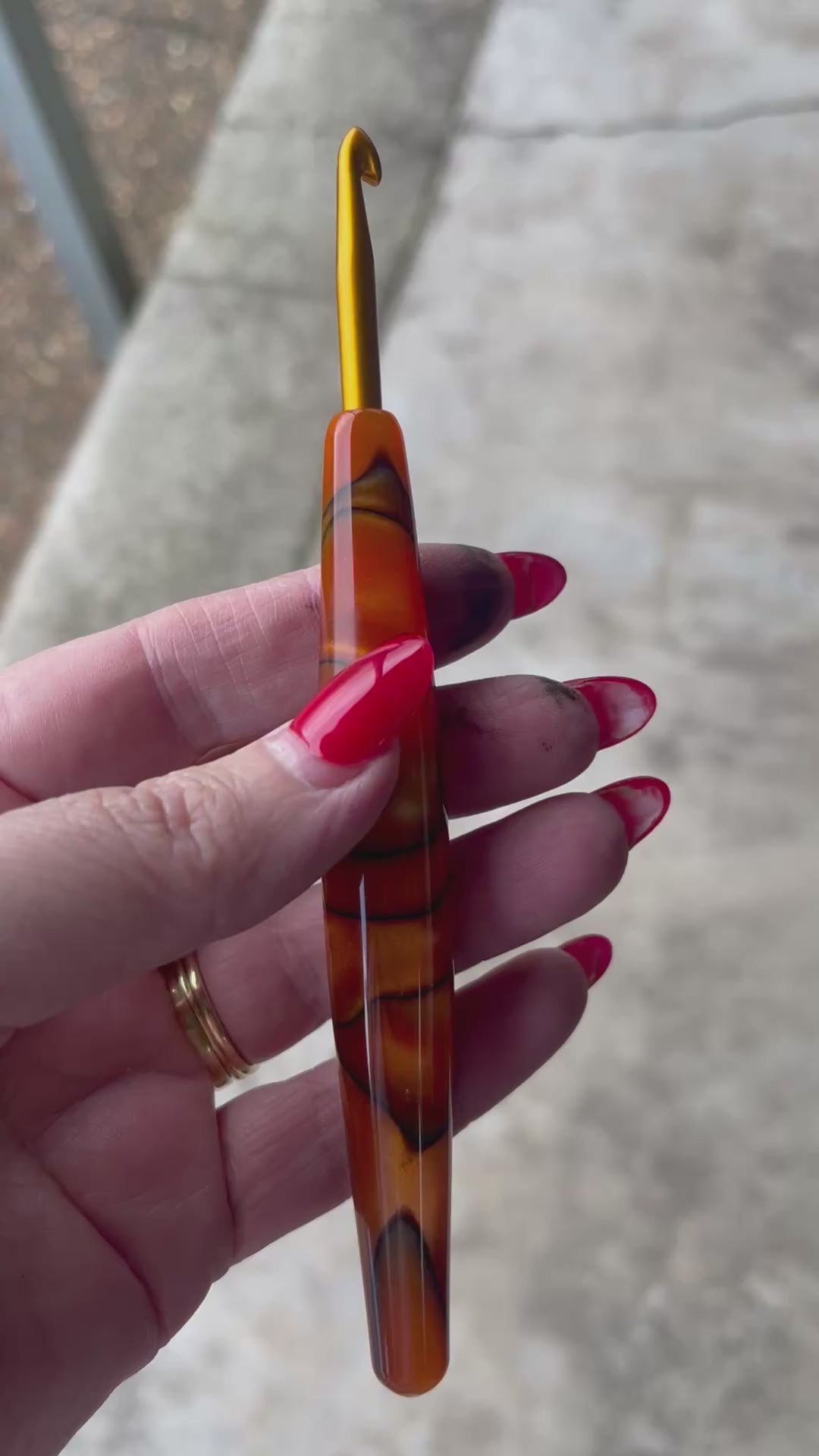 🐅 Tiger’s Eye – 5.00mm Clover Soft Touch Crochet Hook