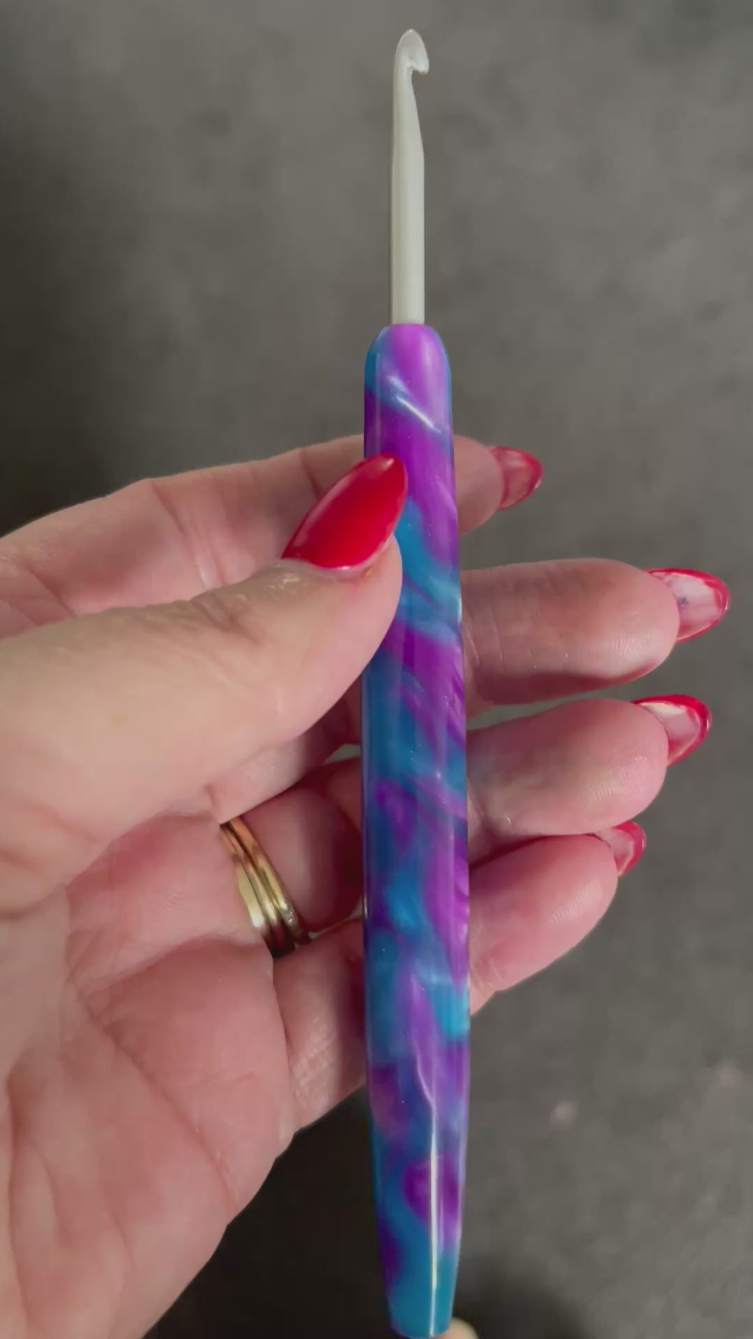 Cosmic Swirl  – 4.5mm Clover Crochet Hook