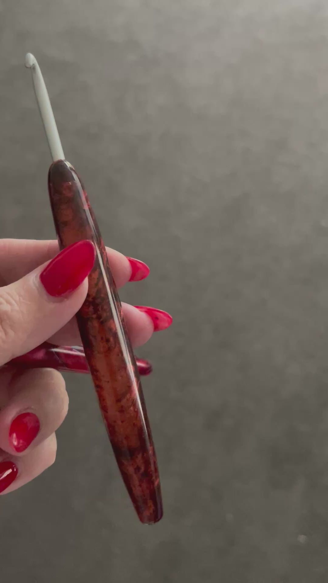 Burnished Ember – 4.0 mm Clover Amour Crochet Hook