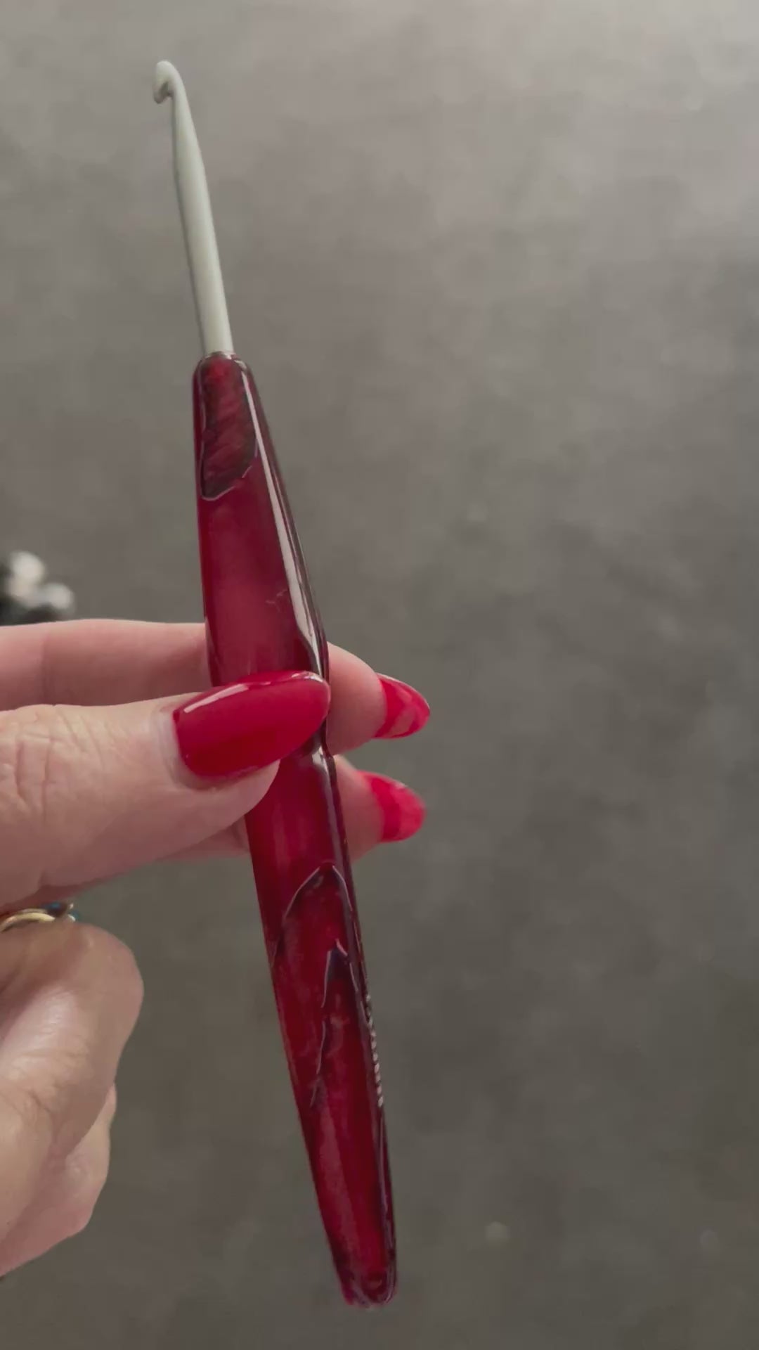 Scarlett Flame  – 4.0mm Clover Amour Crochet Hook