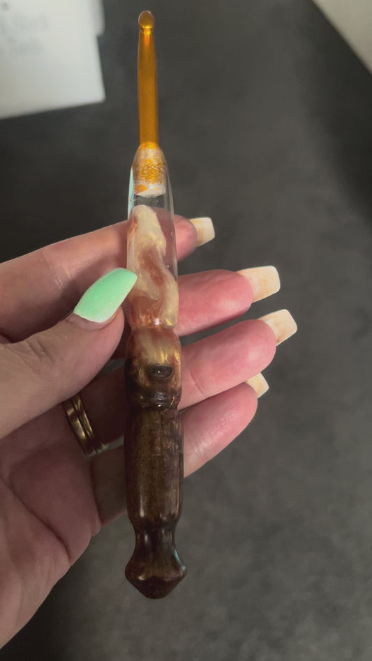 Caramel Brew Resin Crochet Hook – 6mm Clover Soft Touch