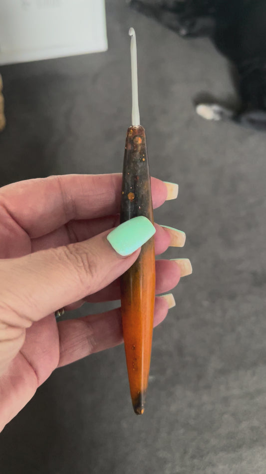 Shadow Ember Resin Crochet Hook – 2.5mm Clover Armour 🖤🔥