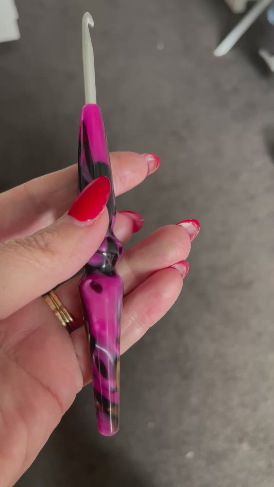 Dragonfruit Twist – 4.5mm Clover Crochet Hook