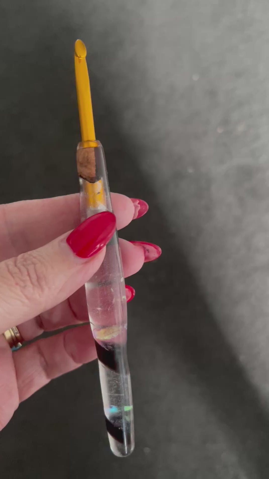 Laurel Blush Crochet Hook – 5.0 mm Clover Soft Touch