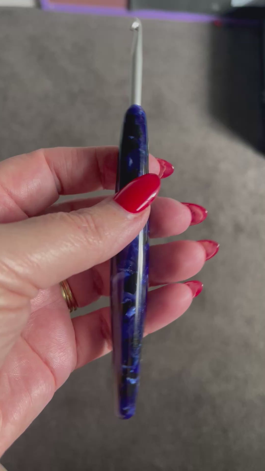 Midnight Tide  – 4.5mm Clover Amour Crochet Hook