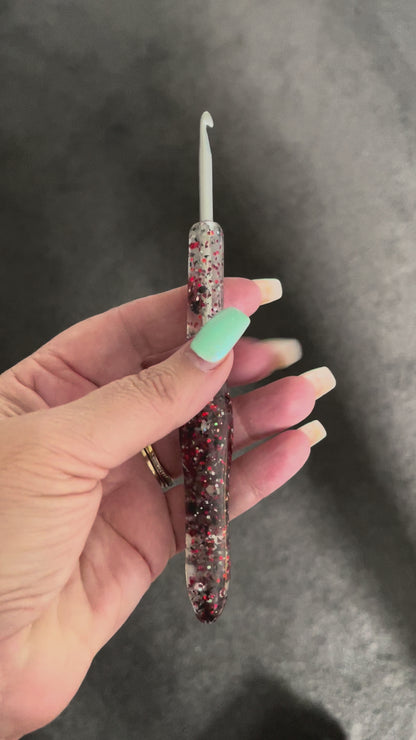 Jingle Stitch Resin Crochet Hook – 4.5mm Clover Armour 🎄